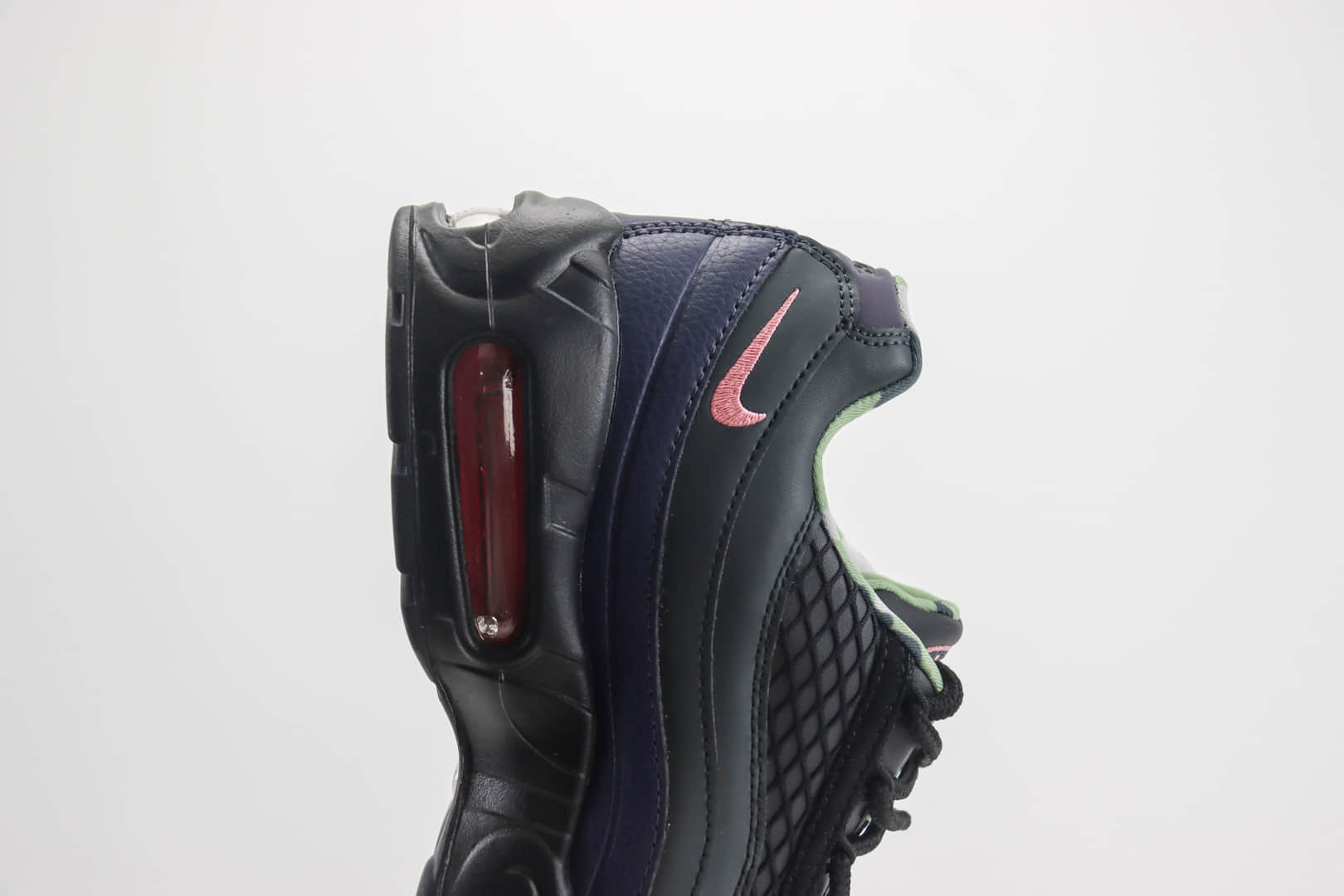 耐克Nike Air Max 95纯原版本黑紫色气垫跑鞋 莆田耐克货源 货号：FB2709-001