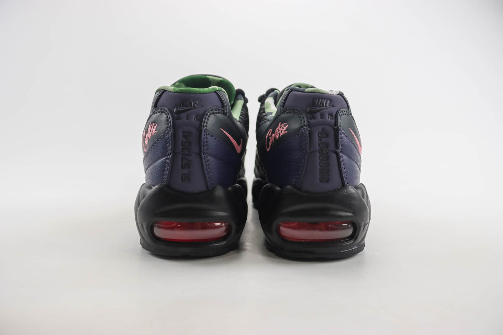 耐克Nike Air Max 95纯原版本黑紫色气垫跑鞋 莆田耐克货源 货号：FB2709-001