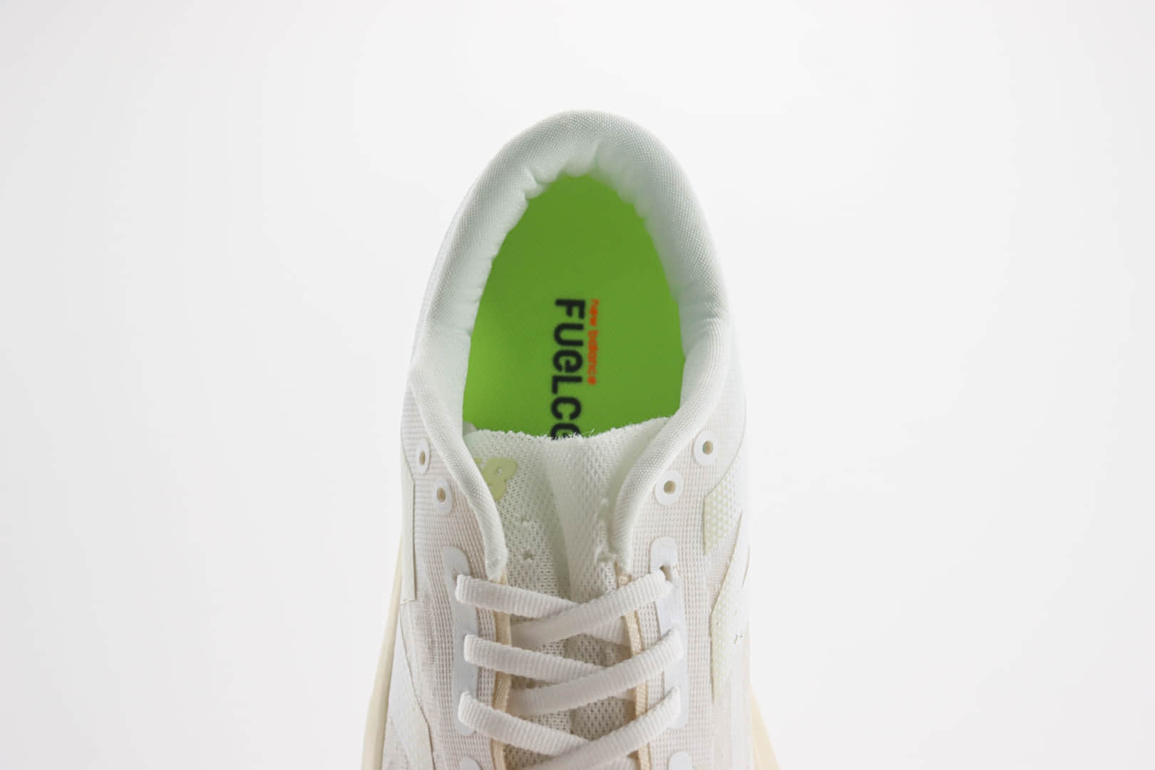 新百伦New Balance FuelCell Rebel V4纯原版本白色轻便跑步鞋 莆田新百伦货源 货号：WFCXLJ4