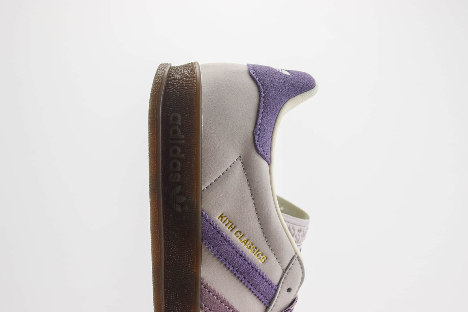 阿迪达斯Kith x adidas Original Gazelle Indoor Trainers纯原版本三叶草Kith联名芋泥灰紫德训鞋 莆田阿迪达斯货源 货号：IH0120