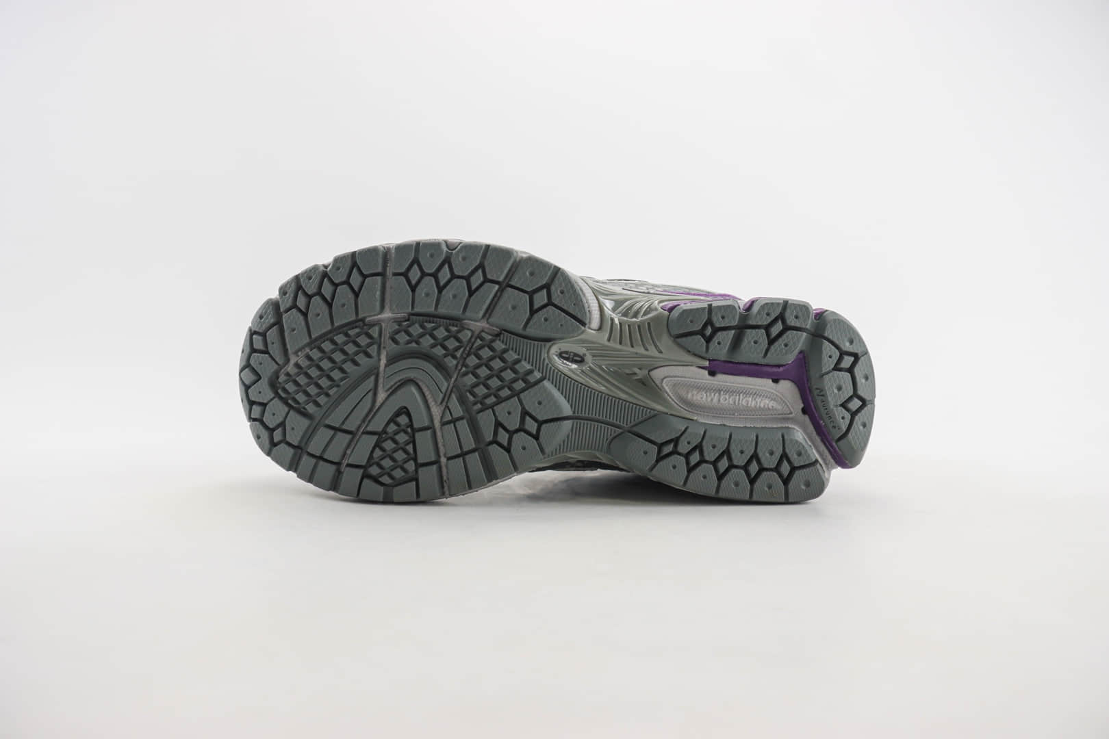新百伦New Balance 860 V2纯原版本灰紫色NB860 V2复古老爹鞋 莆田新百伦货源 货号：ML860PP2