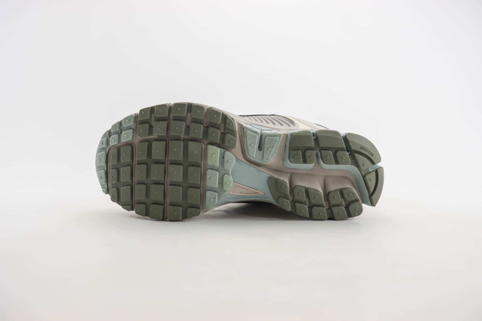耐克Nike Zoom Vomero V5 SP纯原版本佛莫罗灰咖色复古跑鞋 莆田耐克代理 货号：FZ3653-104