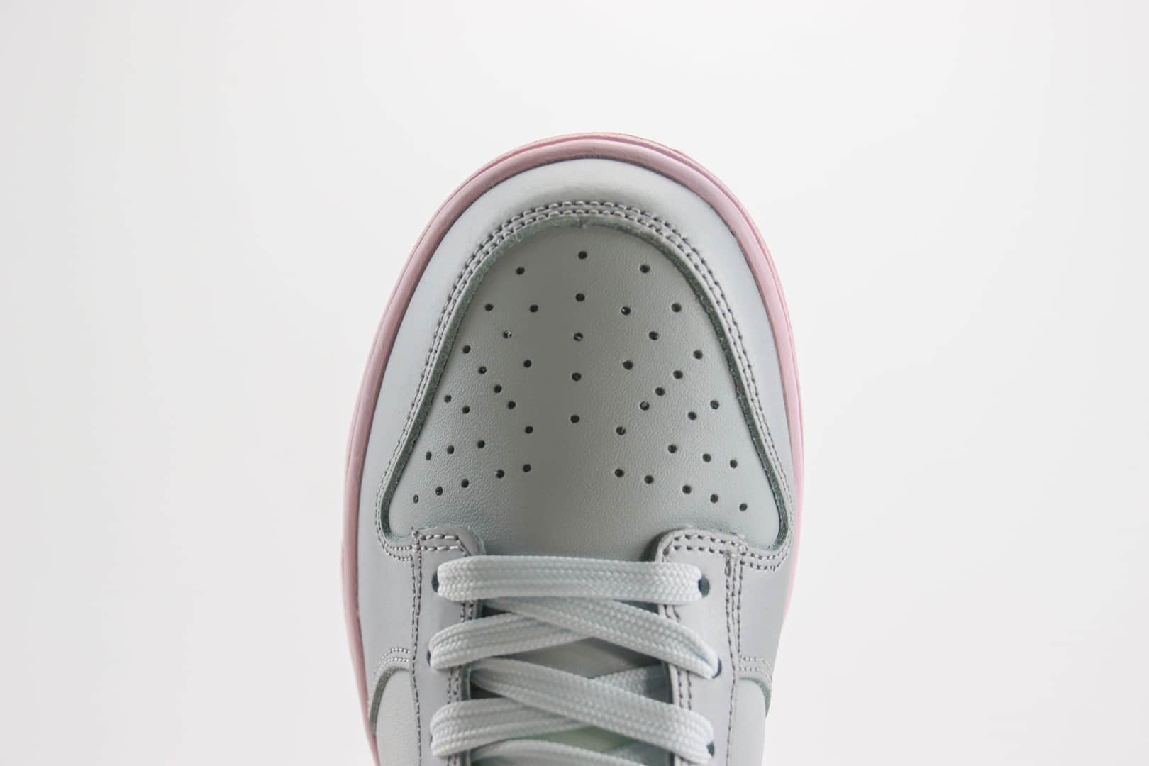 耐克Nike SB Dunk Low纯原版本低帮SB Dunk灰银粉滑板板鞋 莆田耐克工厂 货号：HM3698-006