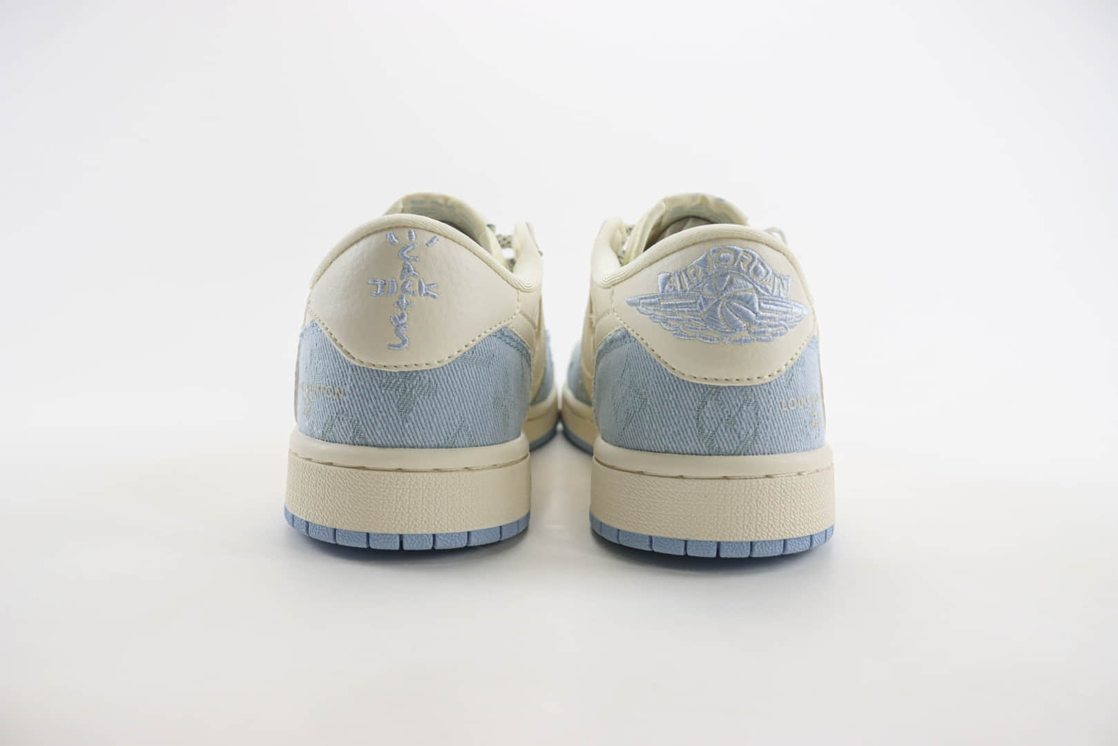 乔丹Louis Vuitton x Air Jordan 1 Low纯原版本倒钩AJ1联名LV米白牛仔蓝板鞋 莆田天花板AJ1 货号：LJ5188-003