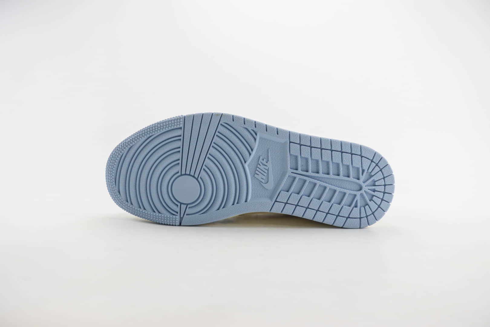 乔丹Louis Vuitton x Air Jordan 1 Low纯原版本倒钩AJ1联名LV米白牛仔蓝板鞋 莆田天花板AJ1 货号：LJ5188-003