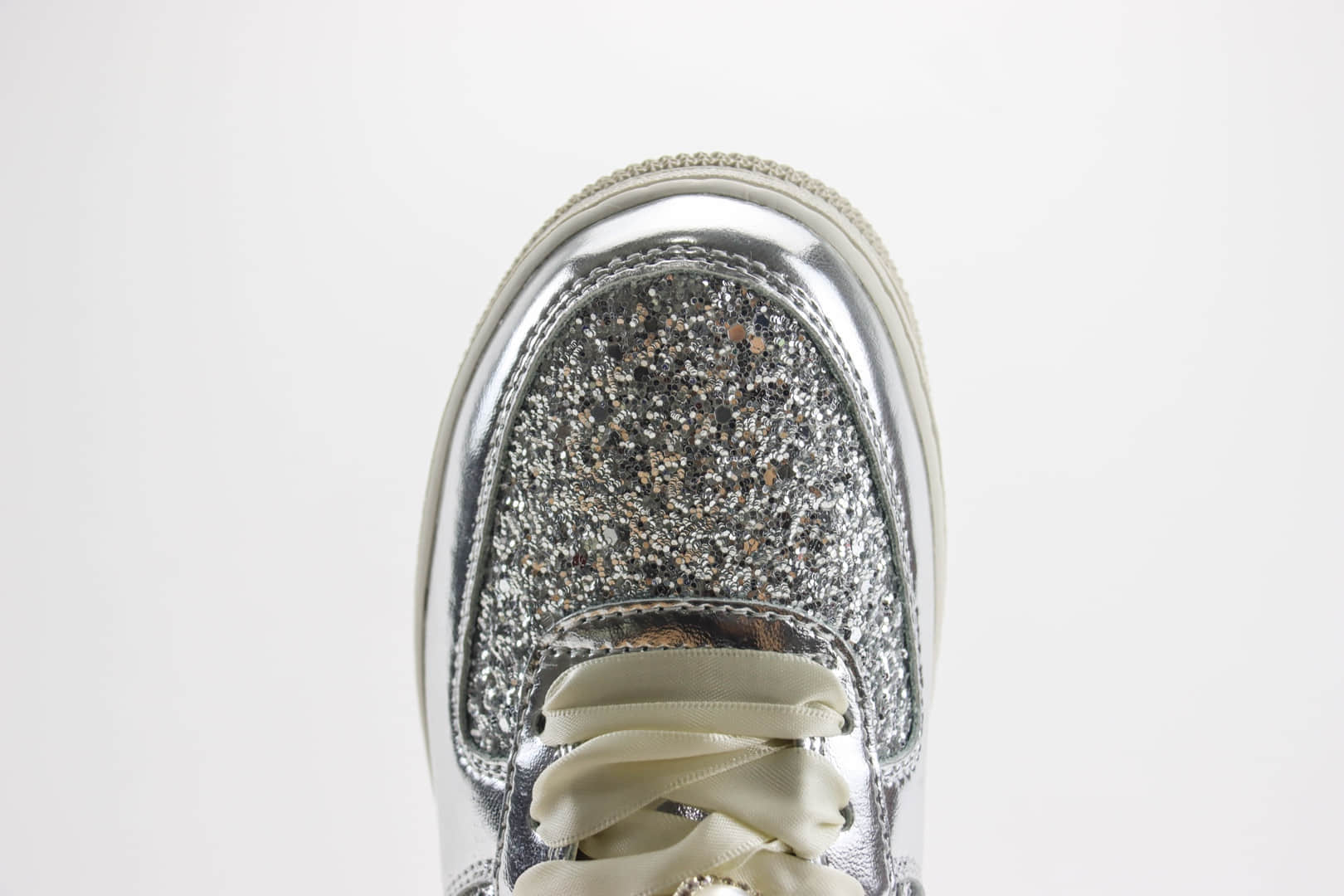 耐克Nike Air Force 1'07 Low纯原版本空军一号亮片银AF1板鞋 莆田耐克货源 货号：AF2406-010