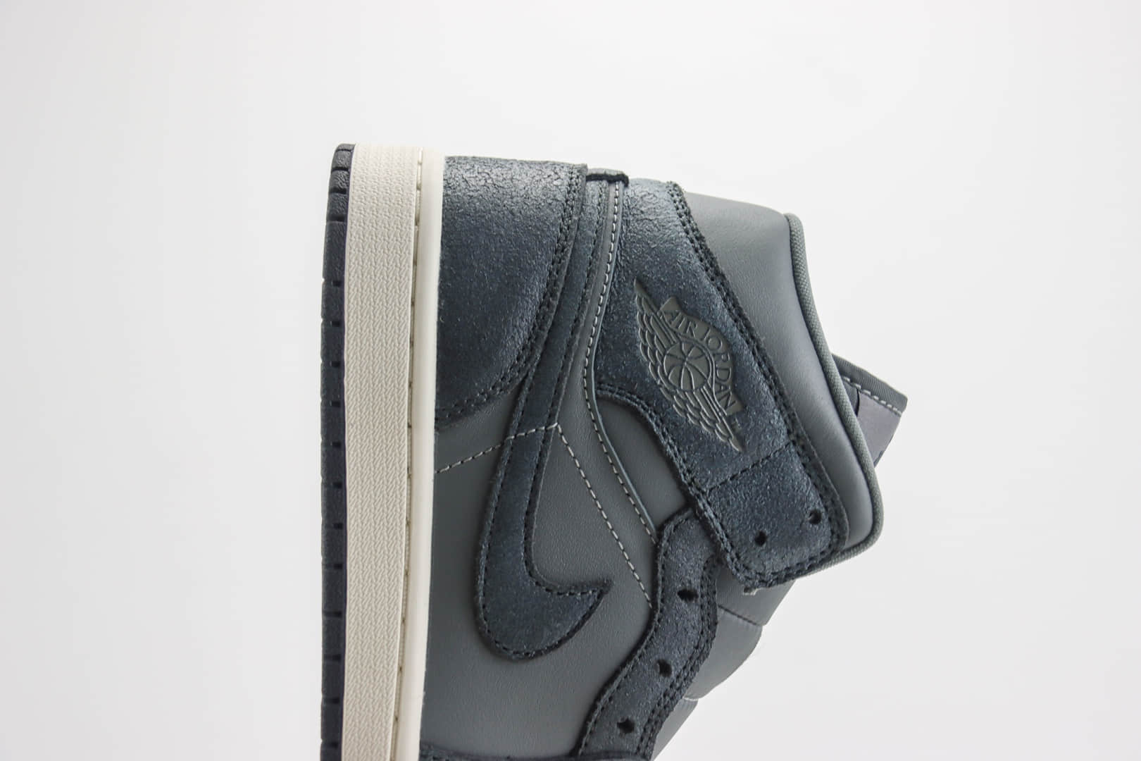 乔丹Air Jordan 1 Mid纯原版本太空灰AJ1爆裂纹中帮板鞋 莆田AJ货源 货号：FJ3448-001