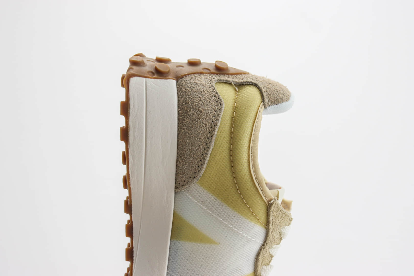新百伦New Balance 327纯原版本卡其黄NB327复古慢跑鞋 莆田鞋货源 货号：MS327UE