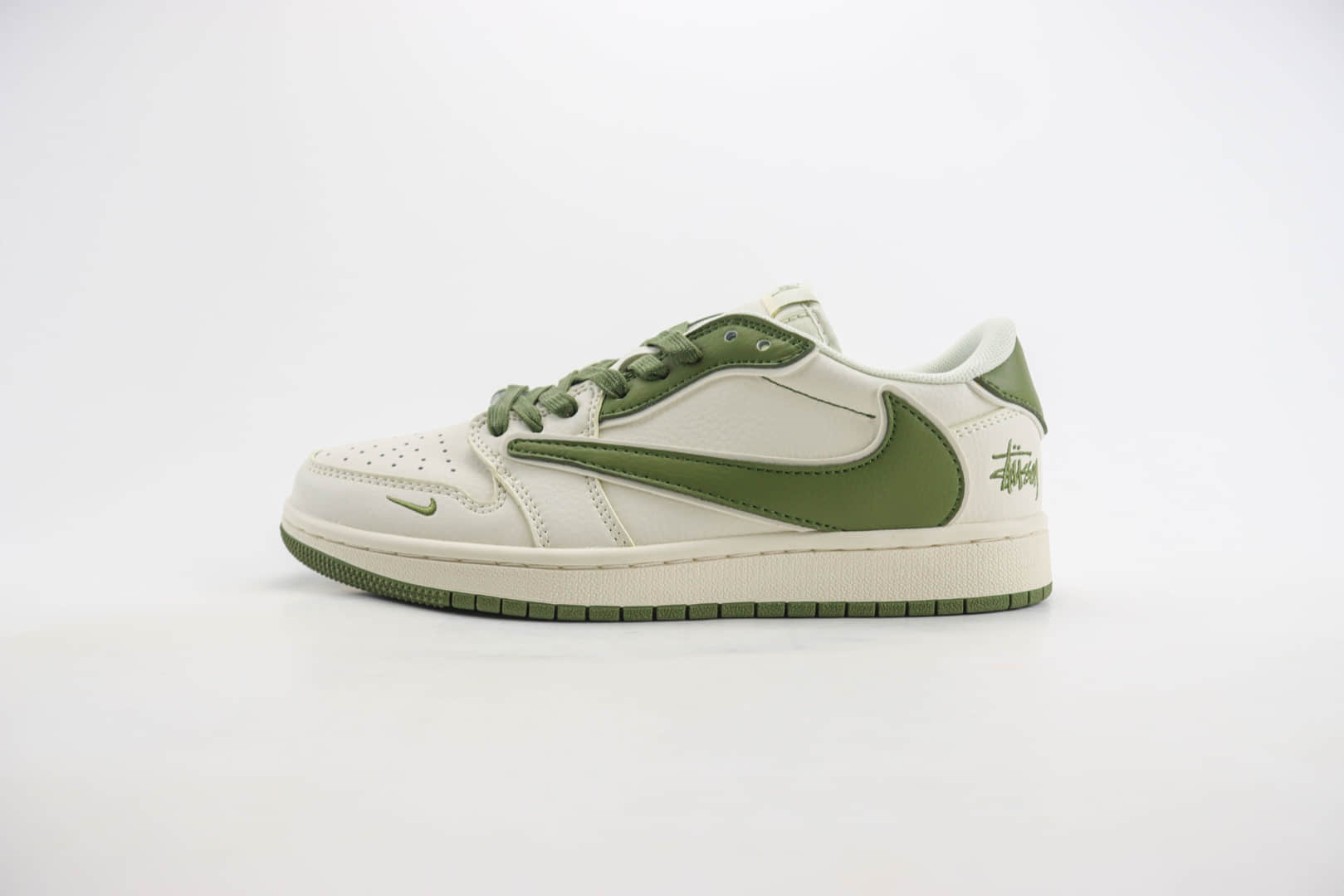 乔丹Stussy x Air Jordan 1 Low纯原版本斯图西联名AJ1白绿倒钩板鞋 莆田AJ货源 货号：DM6688-602