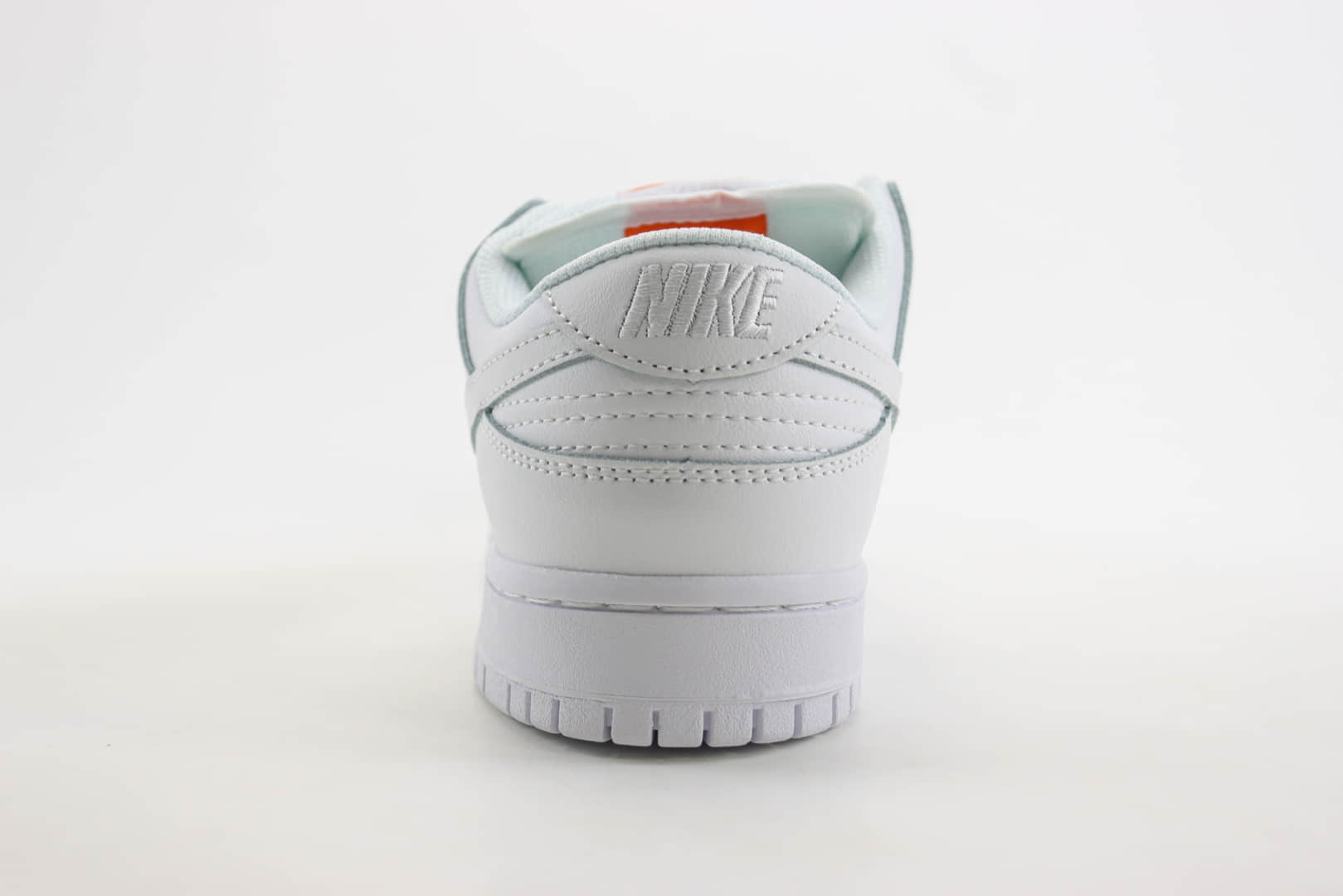耐克Nike SB Dunk Low纯原版本低帮SB Dunk纯白板鞋 莆田耐克工厂 货号：FJ1674-100