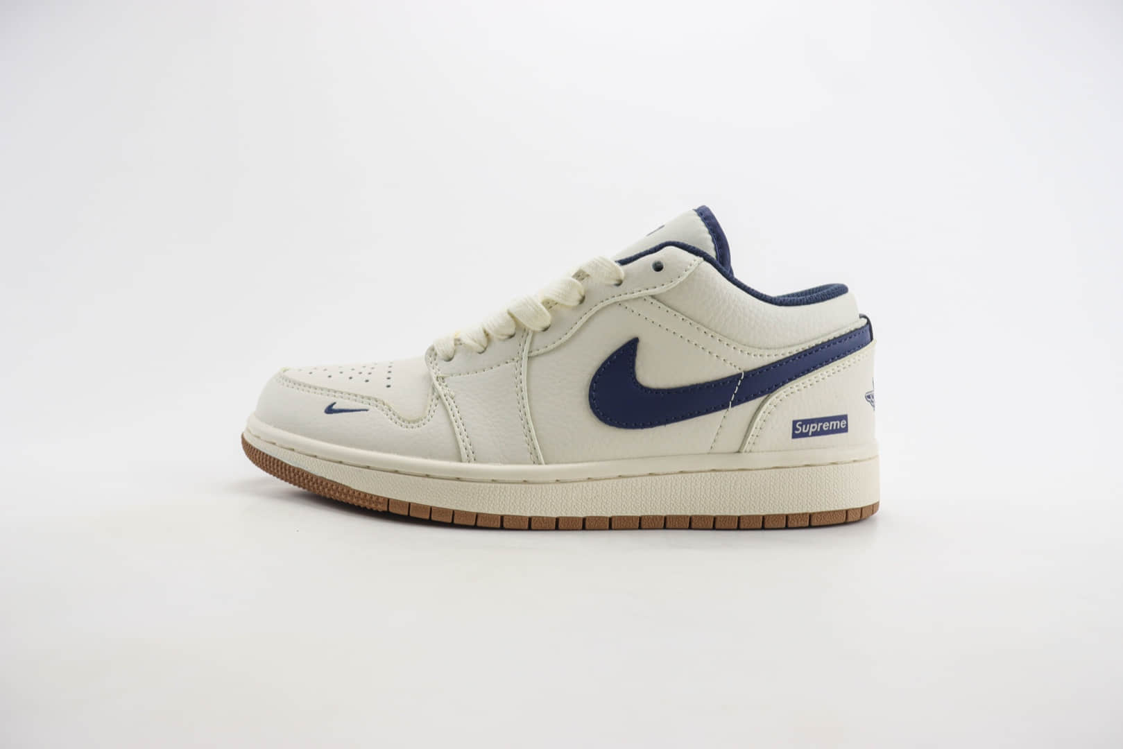 乔丹Supreme x Air Jordan 1 Low纯原版本低帮AJ1白蓝生胶Supreme联名板鞋 莆田AJ货源 货号：WG8850-011