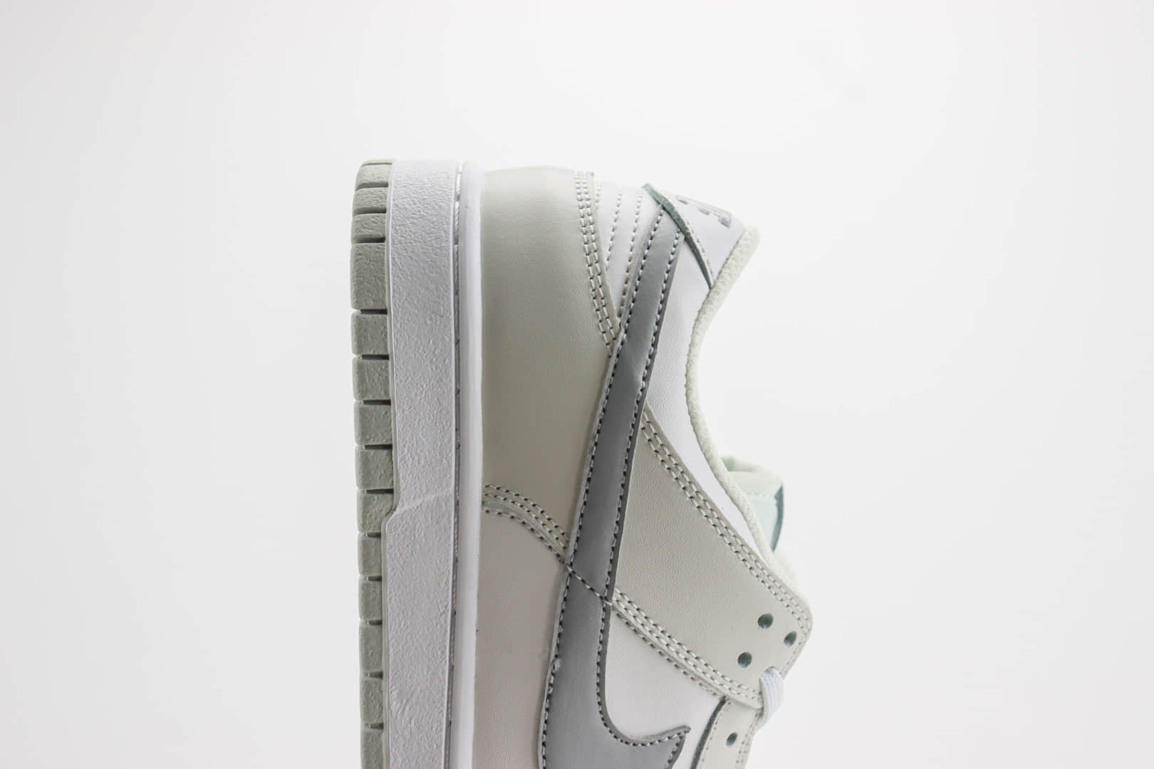 耐克Nike SB Dunk Low纯原版本低帮SB Dunk灰白色滑板板鞋 莆田耐克代理 货号：DV0831-106