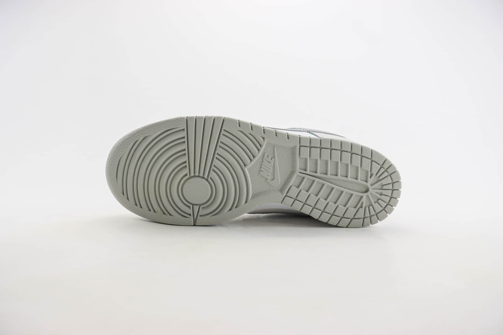 耐克Nike SB Dunk Low纯原版本低帮SB Dunk灰白色滑板板鞋 莆田耐克代理 货号：DV0831-106