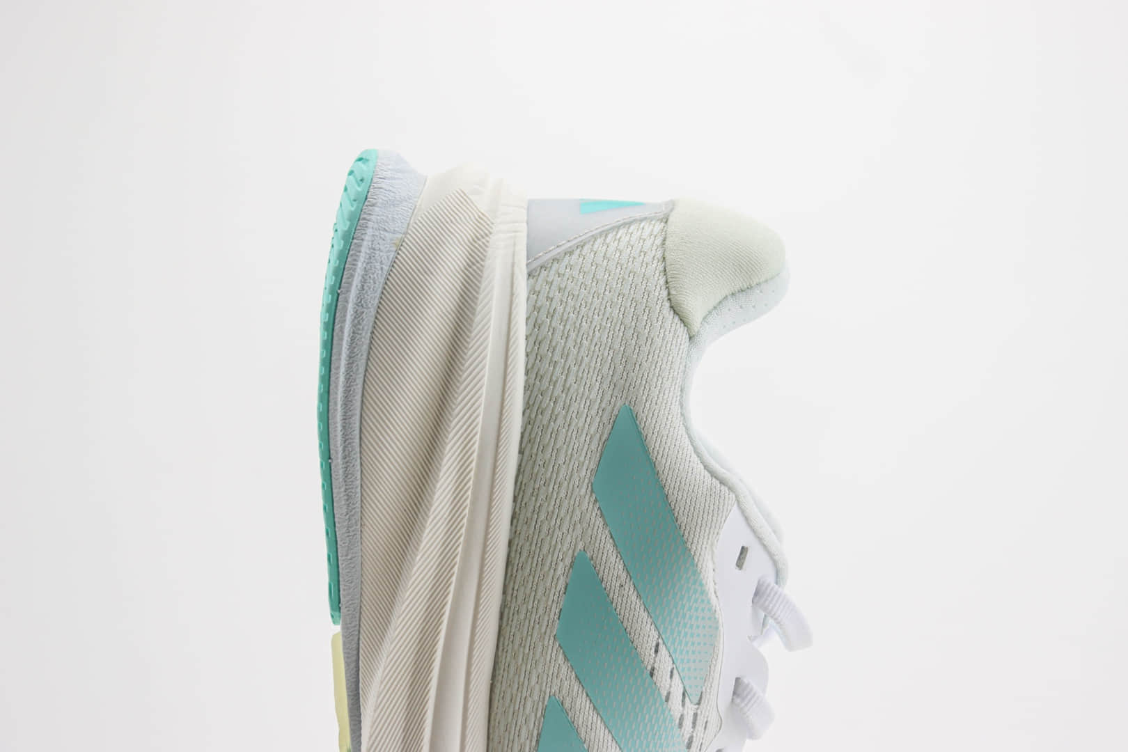 阿迪达斯Adidas Supernova Rise M白绿色休闲轻跑鞋 莆田阿迪达斯货源 货号：IG8361