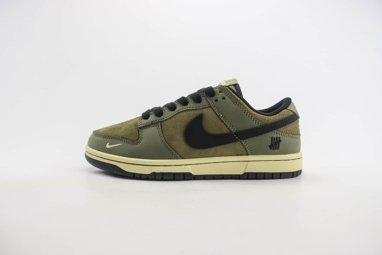 耐克Undefeated x Nike Dunk SB Low纯原版本三道杠SB Dunk军绿色板鞋 莆田耐克代理 货号：JH8037-921