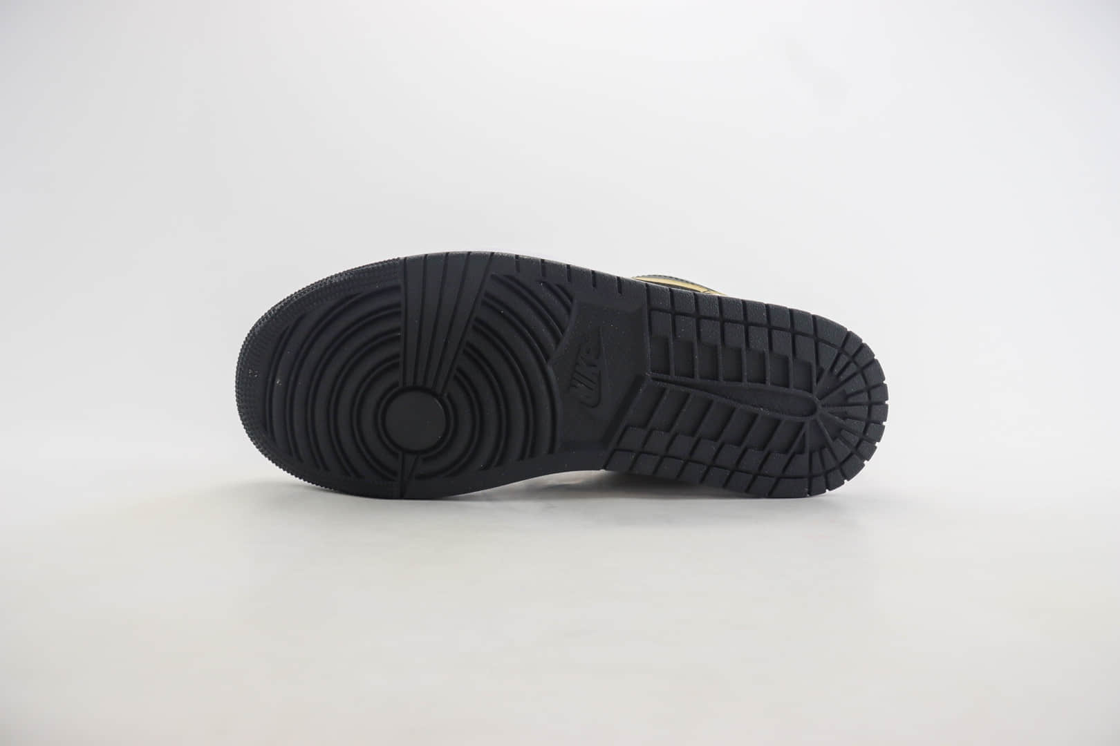 乔丹Air Jordan 1 Low Reverse Panda纯原版本低帮AJ1白黑金钩板鞋 莆田AJ1货源 货号：553558-172