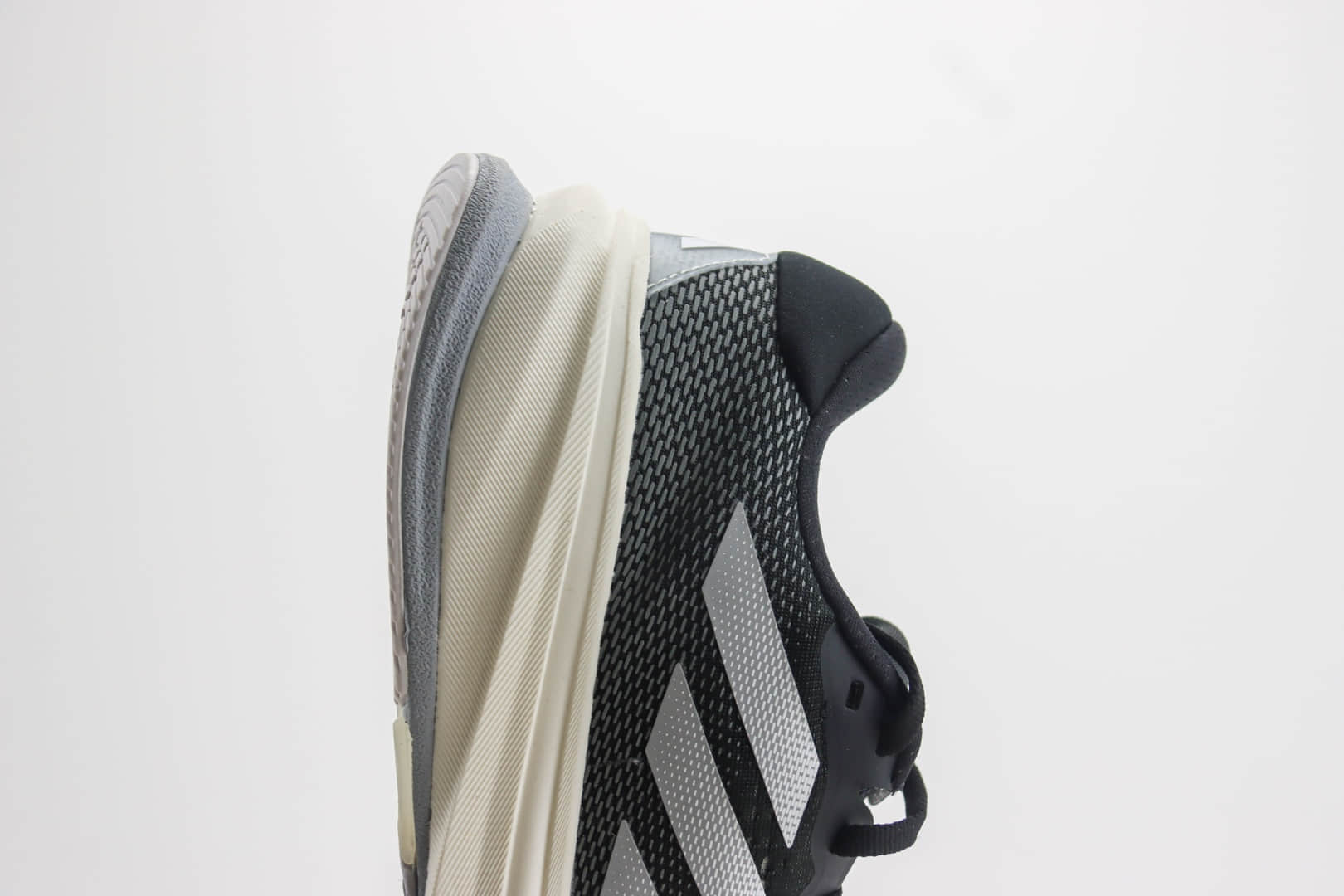 阿迪达斯Adidas Supernova Rise纯原版本黑白灰色慢跑鞋 莆田阿迪达斯货源 货号：IG5837