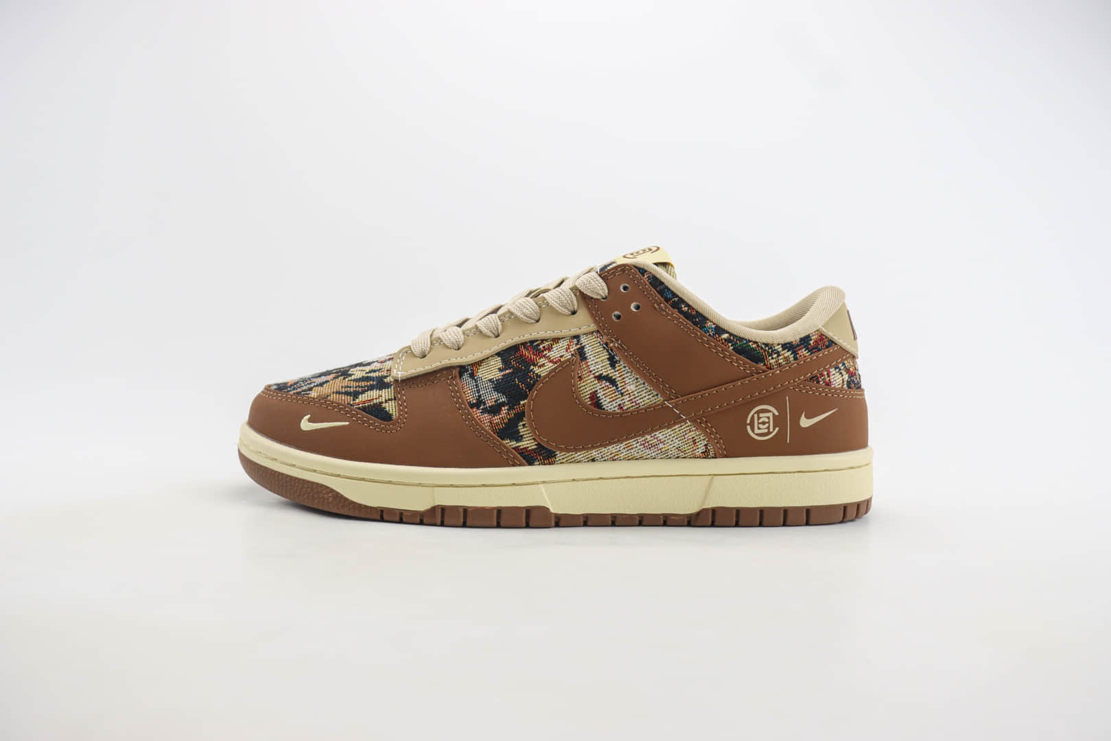 耐克Nike SB Dunk Low x CLOT联名款低帮DUNK棕彩涂鸦板鞋 莆田DUNK货源 货号：XB3802-356
