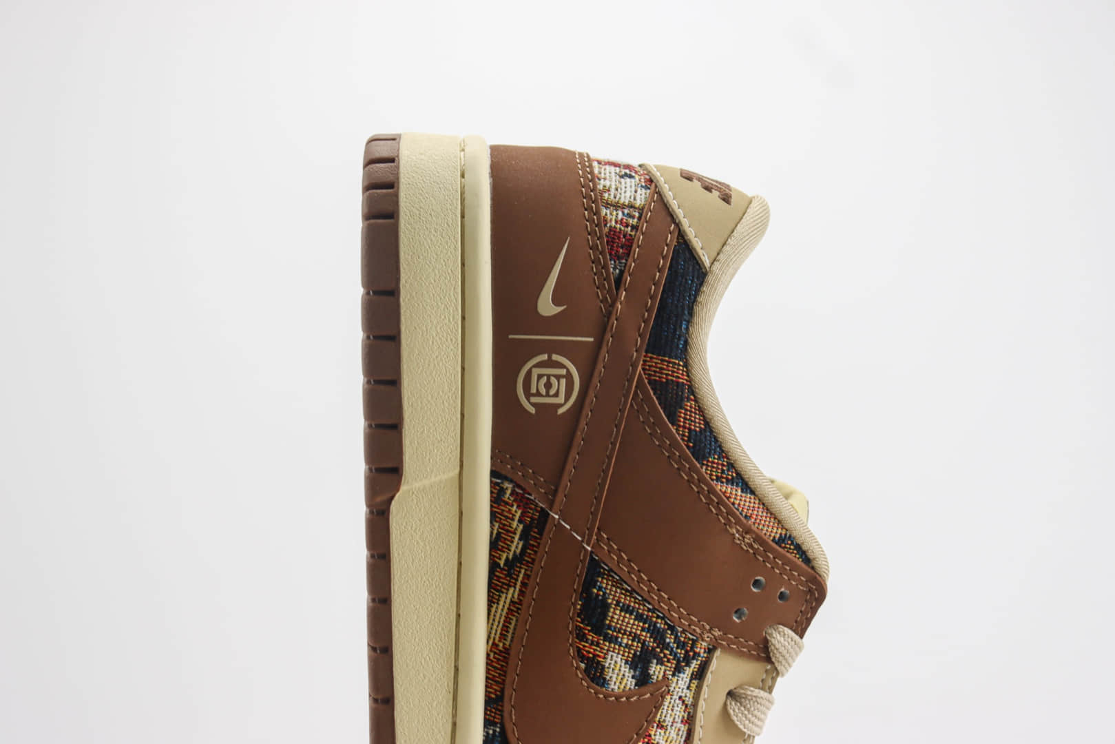 耐克Nike SB Dunk Low x CLOT联名款低帮DUNK棕彩涂鸦板鞋 莆田DUNK货源 货号：XB3802-356