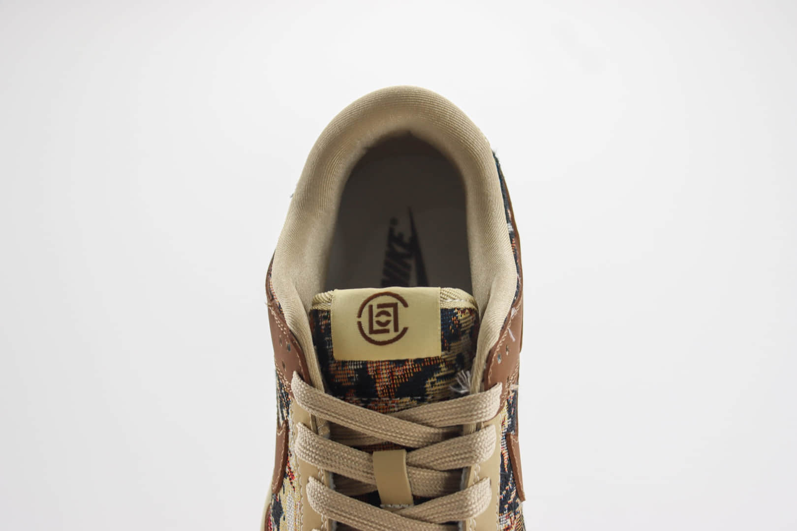 耐克Nike SB Dunk Low x CLOT联名款低帮DUNK棕彩涂鸦板鞋 莆田DUNK货源 货号：XB3802-356