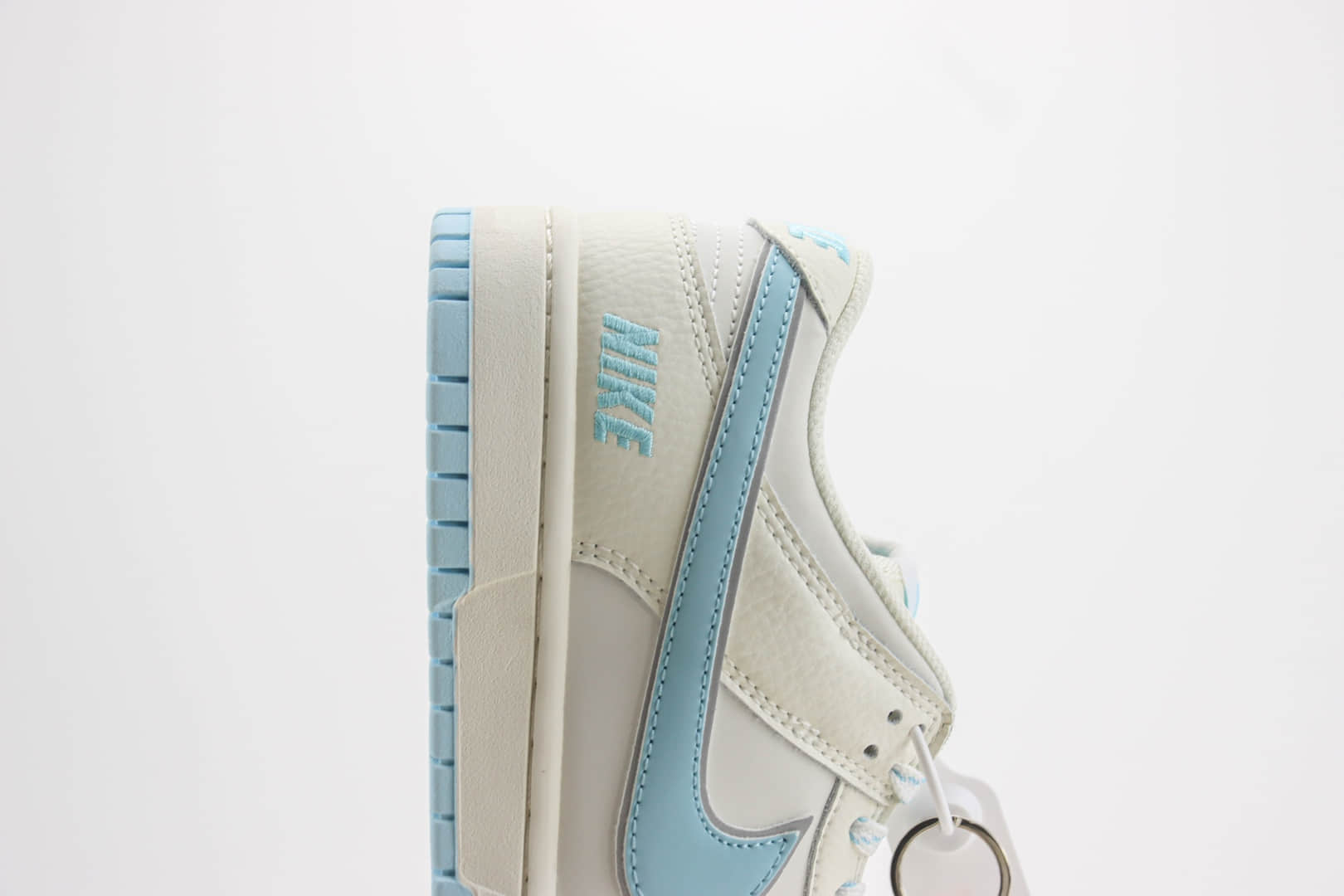 耐克Nike SB Dunk Low纯原版本低帮SB Dunk米白蓝板鞋 莆田耐克货源 货号：KK1888-009