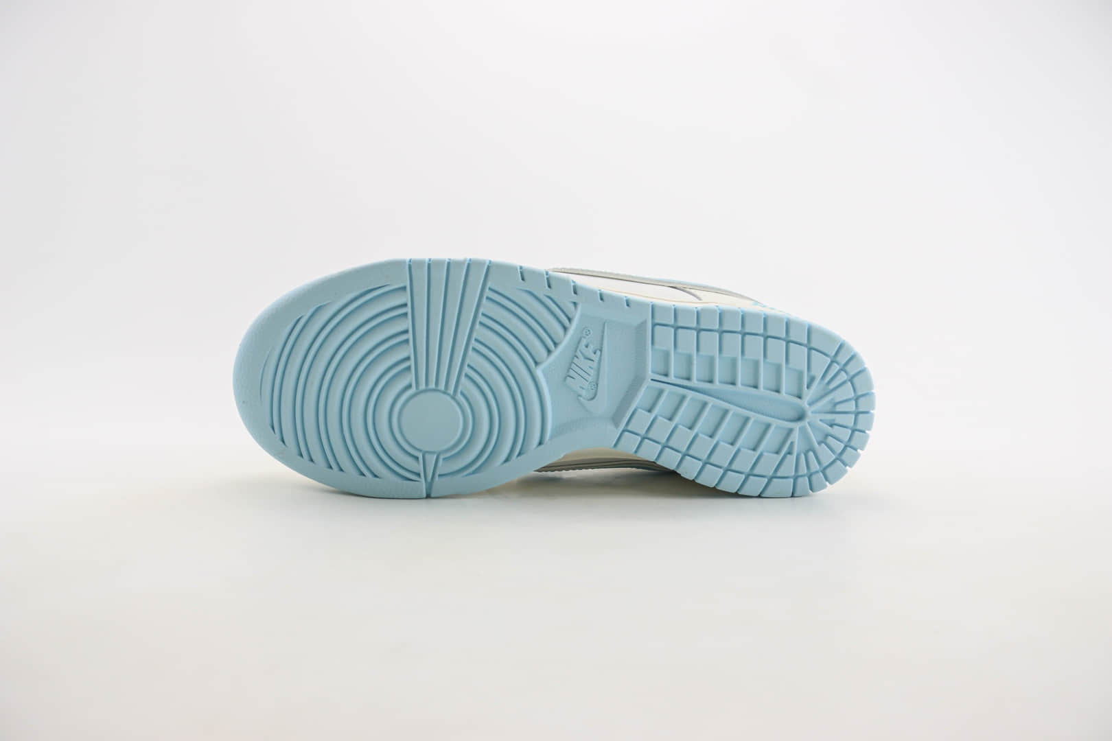 耐克Nike SB Dunk Low纯原版本低帮SB Dunk米白蓝板鞋 莆田耐克货源 货号：KK1888-009