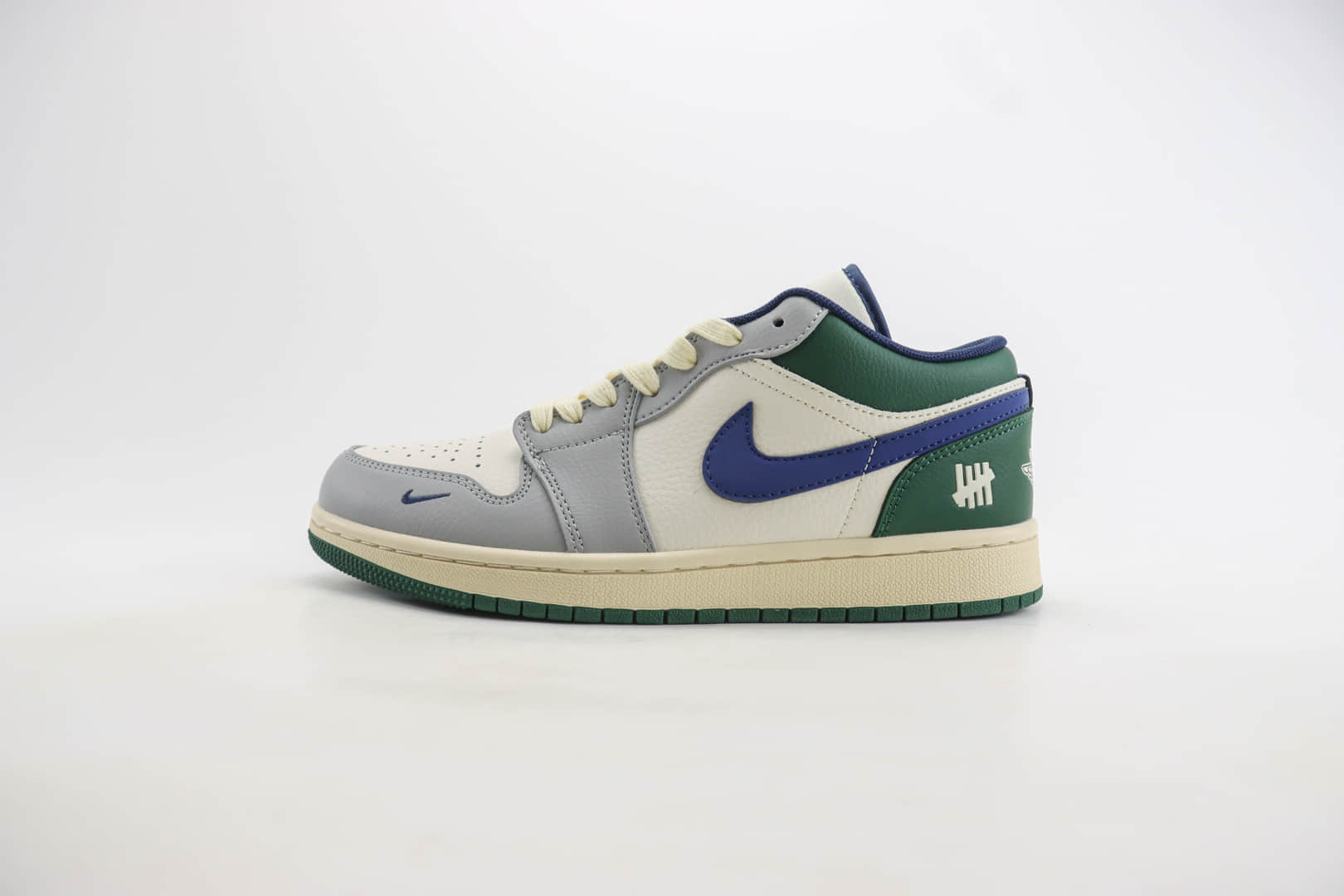 乔丹Air Jordan AJ1 Low纯原版本低帮AJ1三道杠联名款板鞋 莆田AJ1工厂 货号：JJ8688-005