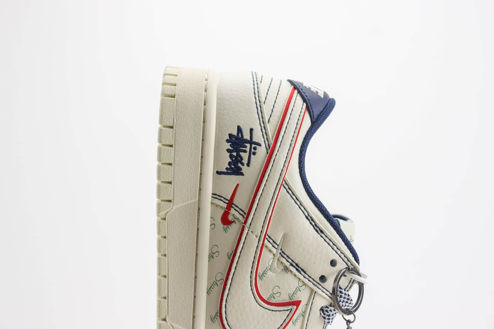 耐克Stussy x Nike Dunk Low纯原版本斯图西联名Dunk兔八哥米红蓝板鞋 莆田耐克工厂 货号：XY1688-012