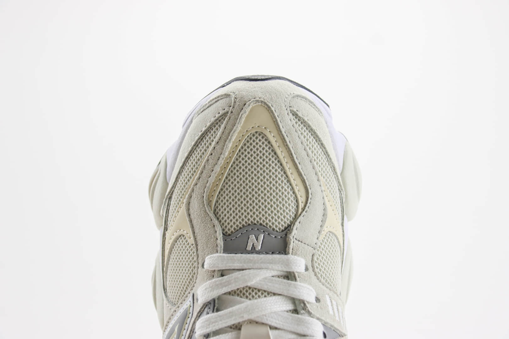 新百伦New Balance 9060纯原版本NB9060灰色复古慢跑鞋 莆田新百伦货源 货号：U9060WHT