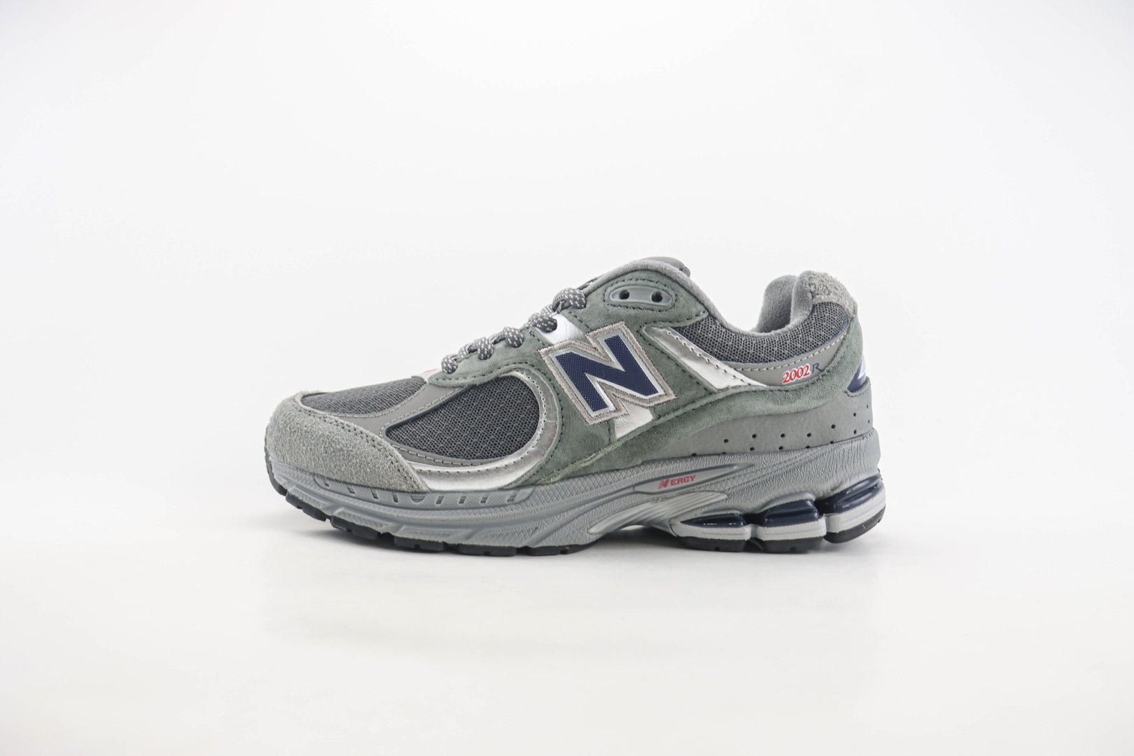 新百伦New Balance 2002R纯原版本灰绿色NB2002R复古跑鞋 莆田新百伦货源 货号：M2002RHG