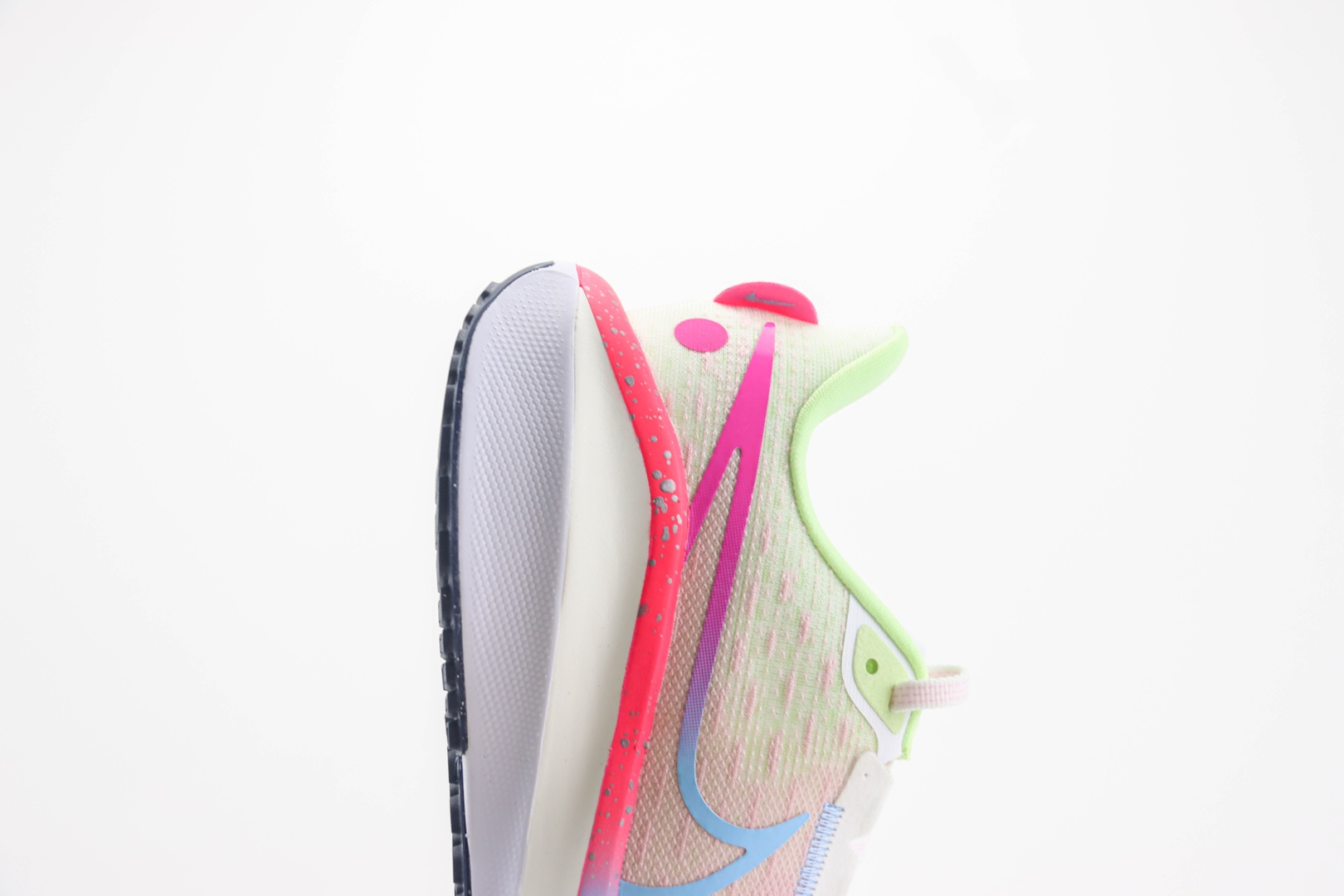 耐克Nike Air Zoom Vomero V17纯原版本白粉蓝绿马拉松网面轻跑鞋 莆田耐克工厂 货号：FZ3974-686