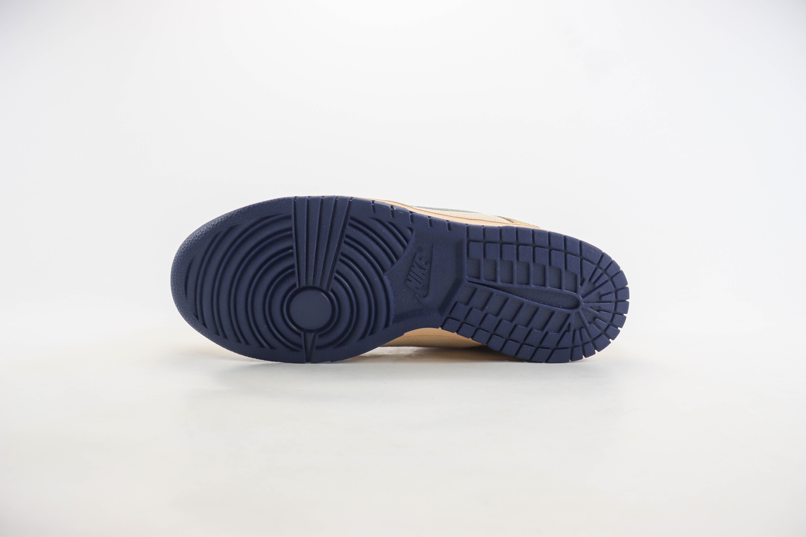 耐克Nike SB Dunk Low纯原版本低帮SB Dunk米白卡其泼墨印花勾板鞋 莆田天花板Dunk 货号：HQ3640-790