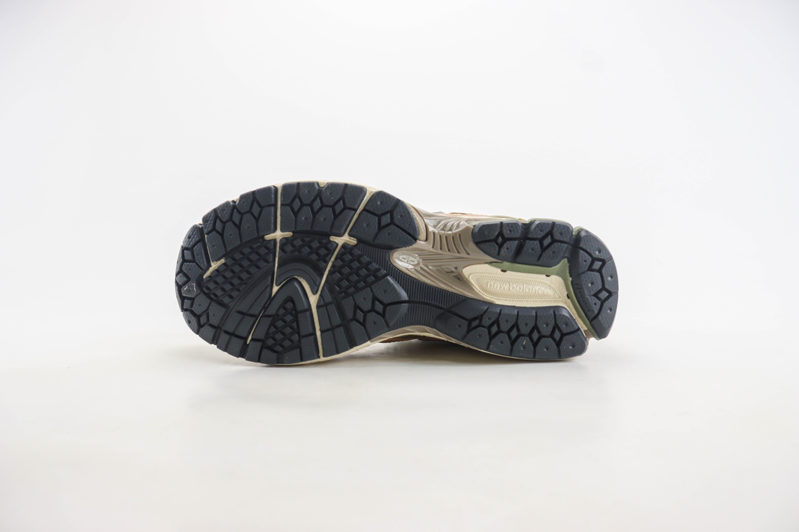 新百伦New Balance 1906纯原版本NB1906灰桔绿复古老爹鞋 莆田新百伦货源 货号：M1906NE