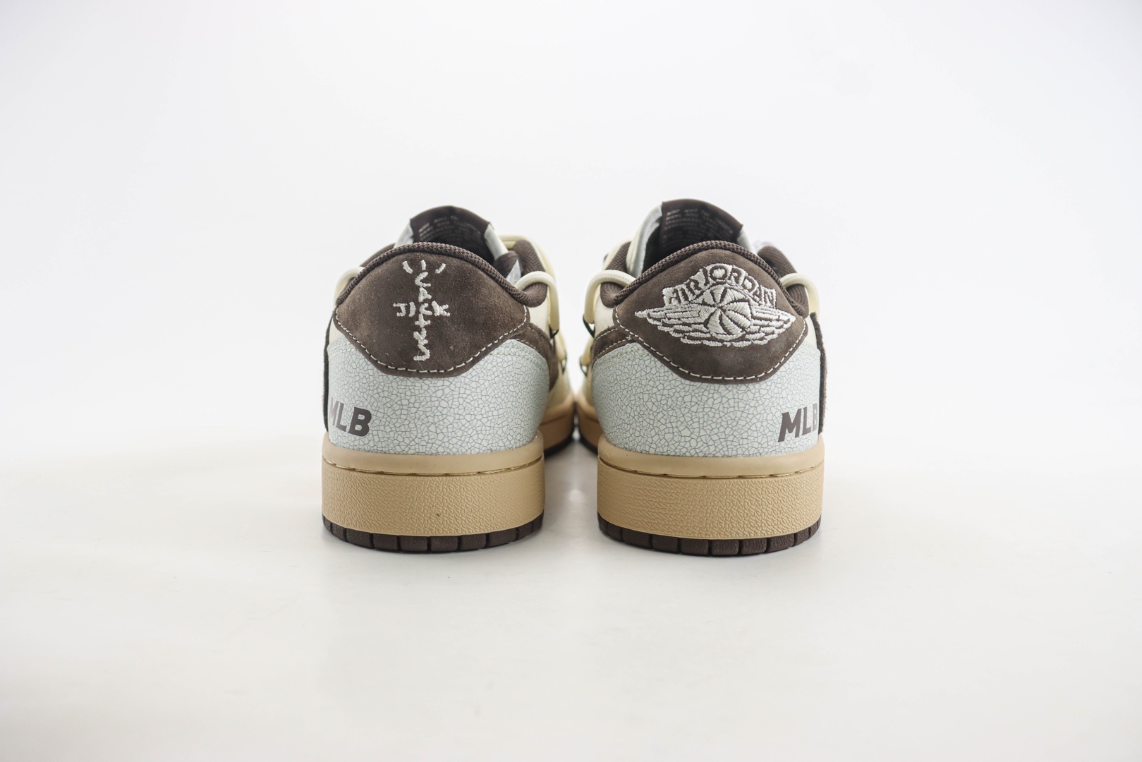 乔丹MLB x Air Jordan 1 Low纯原版本低帮AJ1深棕抽绳MLB联名LA倒钩低帮板鞋 莆田AJ货源 货号：XS3186-204