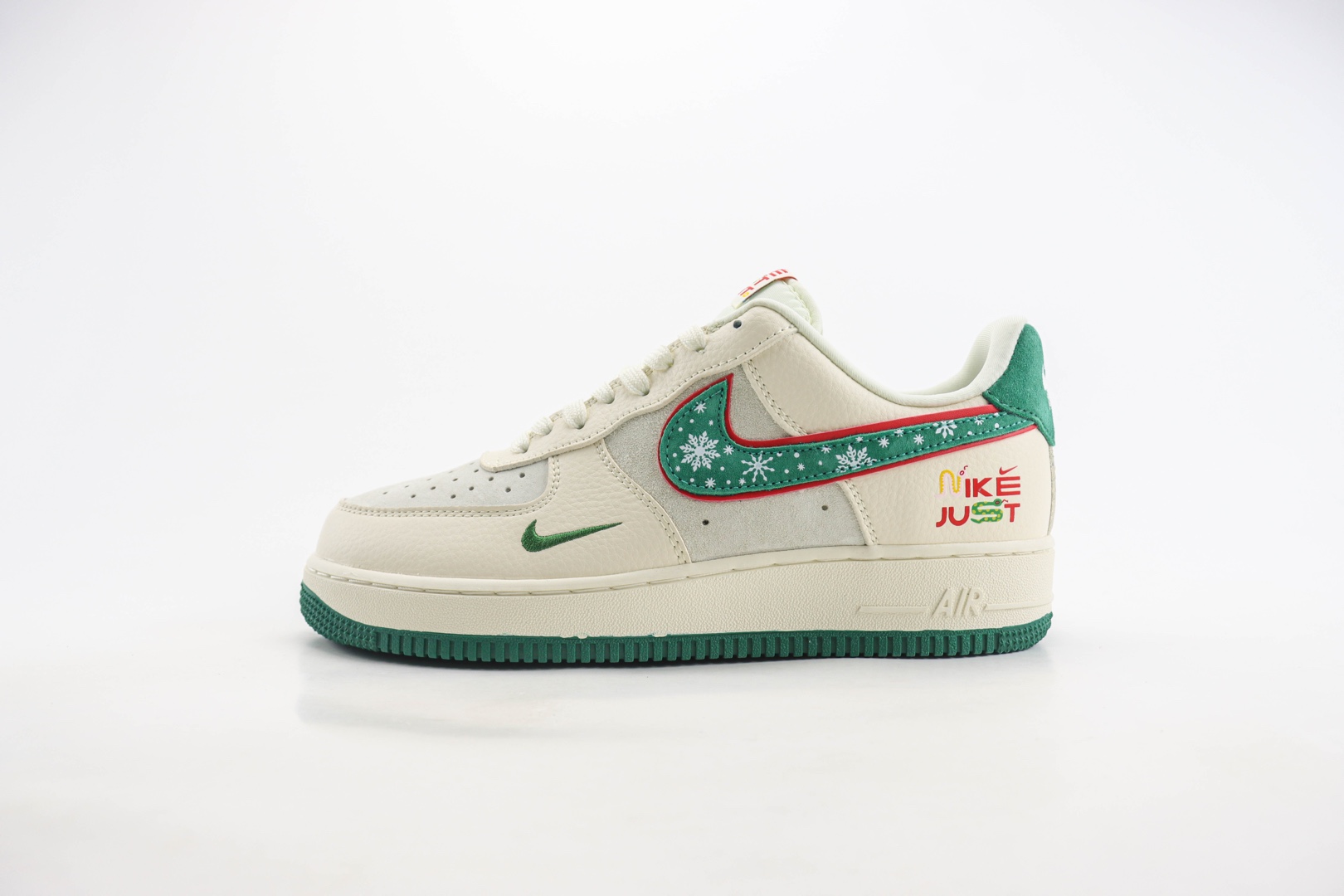 耐克Nike Air Force 1'07 Low“Christmas”纯原版本空军一号AF1圣诞节限定低帮休闲运动板鞋 莆田耐克工厂 货号：DF0188-034