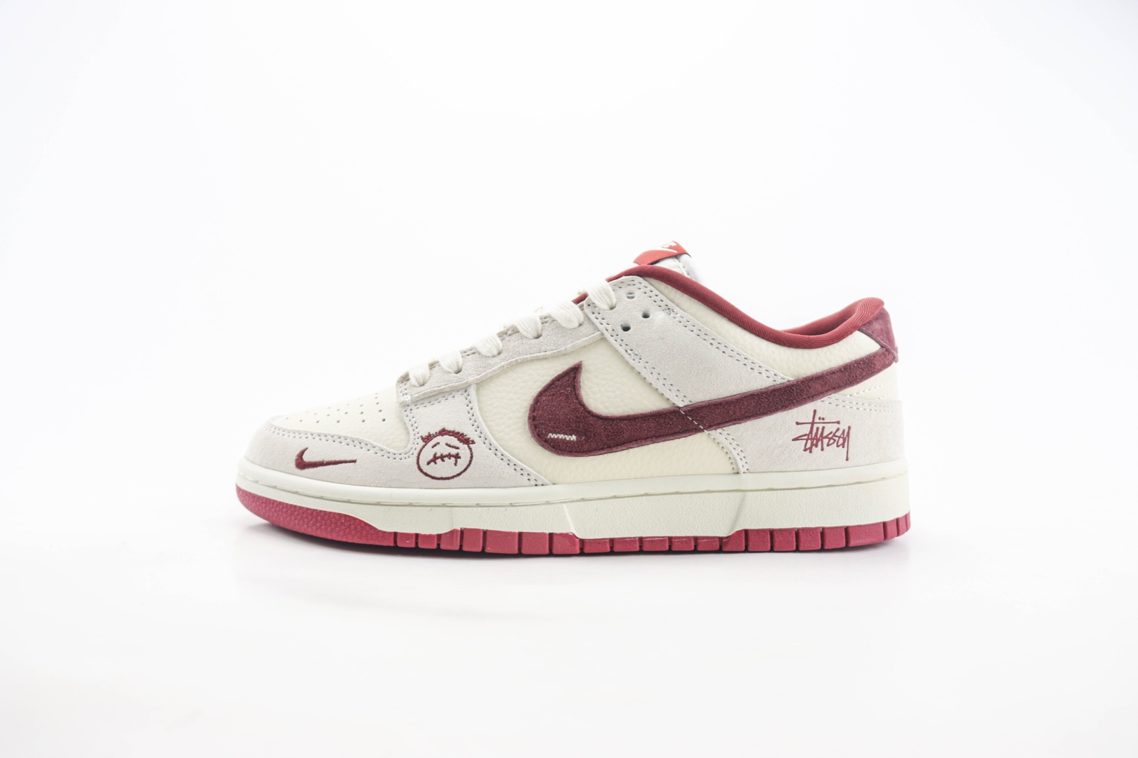 耐克Stussy x Nike SB Dunk Low纯原版本斯图西联名SB Dunk白红鬼脸板鞋 莆田耐克工厂 货号：KK1333-031