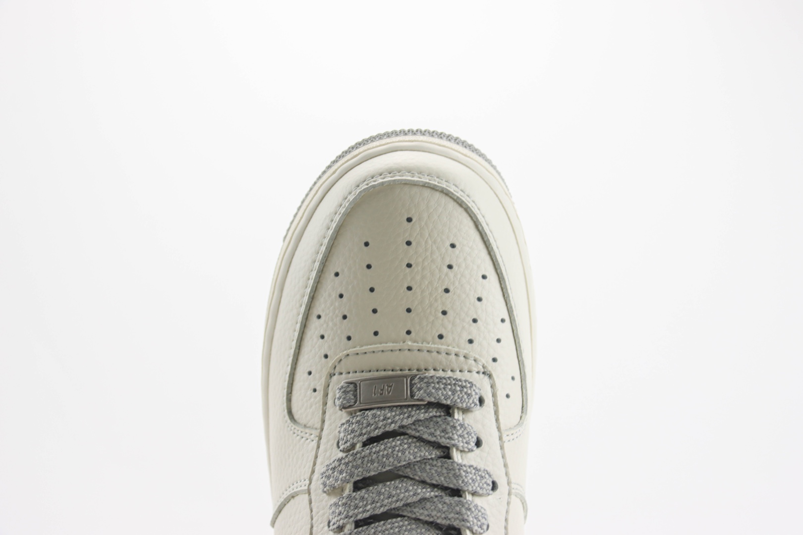 耐克Undefeated x Nike Air Force 1 Low纯原版本空军一号AF1米灰低帮板鞋 莆田耐克货源 货号：UN6695-288