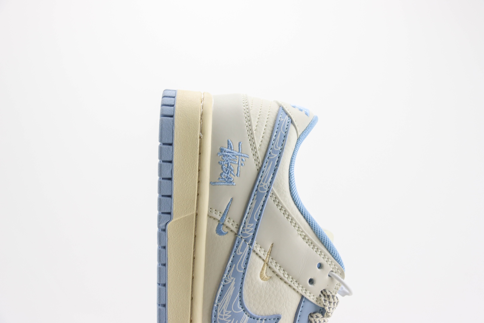 耐克Stussy x Nike SB Dunk Low纯原版本斯图西联名SB Dunk米蓝色多勾印花板鞋 莆田耐克代理 货号：XS6088-503