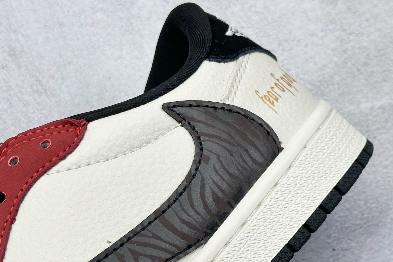 乔丹Travis Scott x Fragment Design x Air Jordan 1 Low纯原版本闪电倒钩联名AJ1拼接酒红TS休闲低帮板鞋 莆田AJ货源 货号：LD2025-012