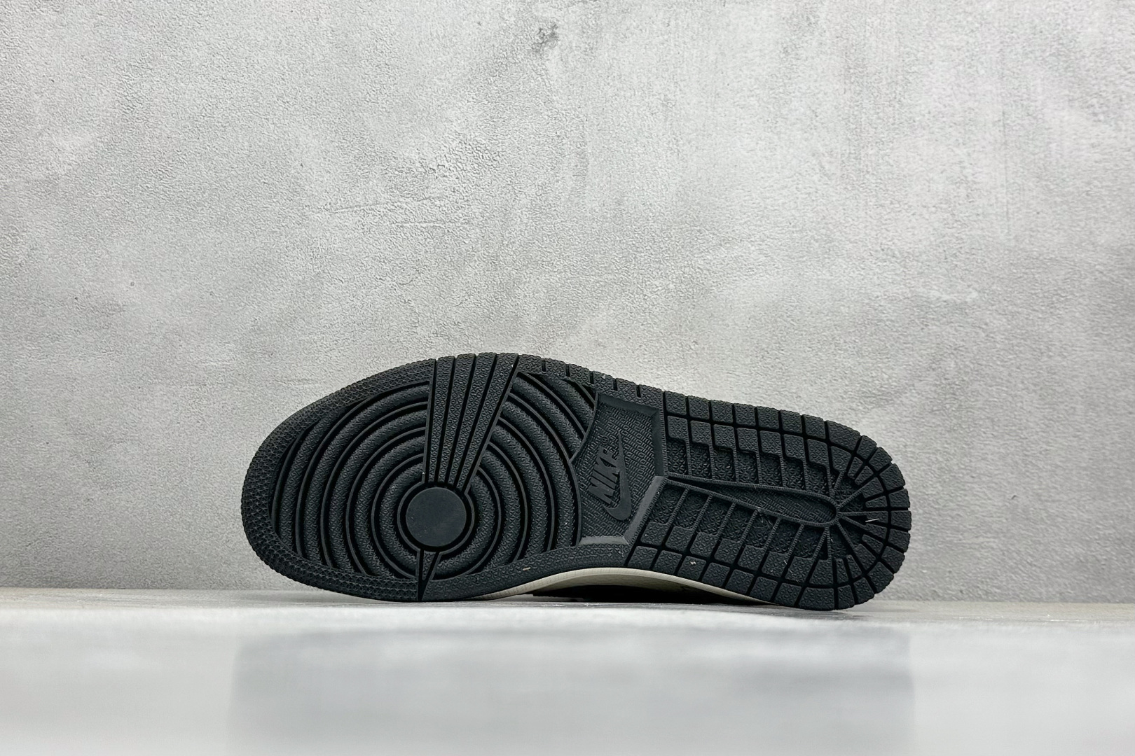 乔丹Travis Scott x Fragment Design x Air Jordan 1 Low纯原版本闪电倒钩联名AJ1拼接酒红TS休闲低帮板鞋 莆田AJ货源 货号：LD2025-012