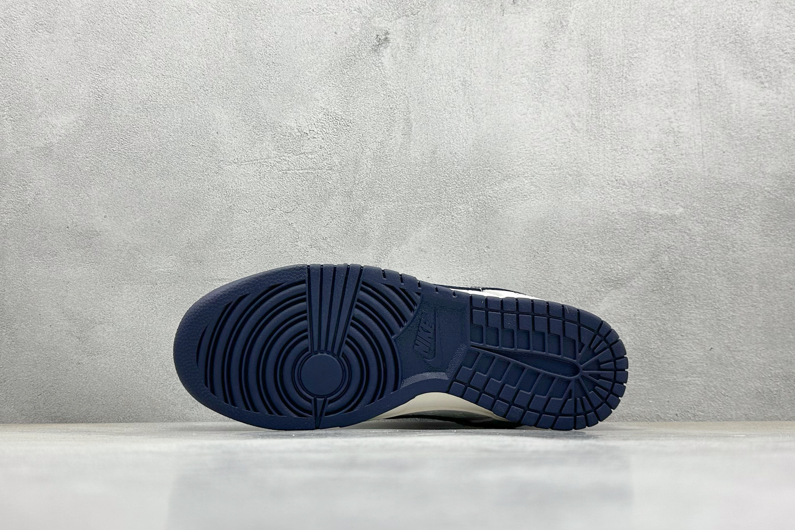 耐克Louis Vuitton x Nike SB Dunk Low纯原版本路易威登联名SB Dunk蓝勾暗印花LV板鞋 莆田奢侈品工厂 货号：XX3168-146