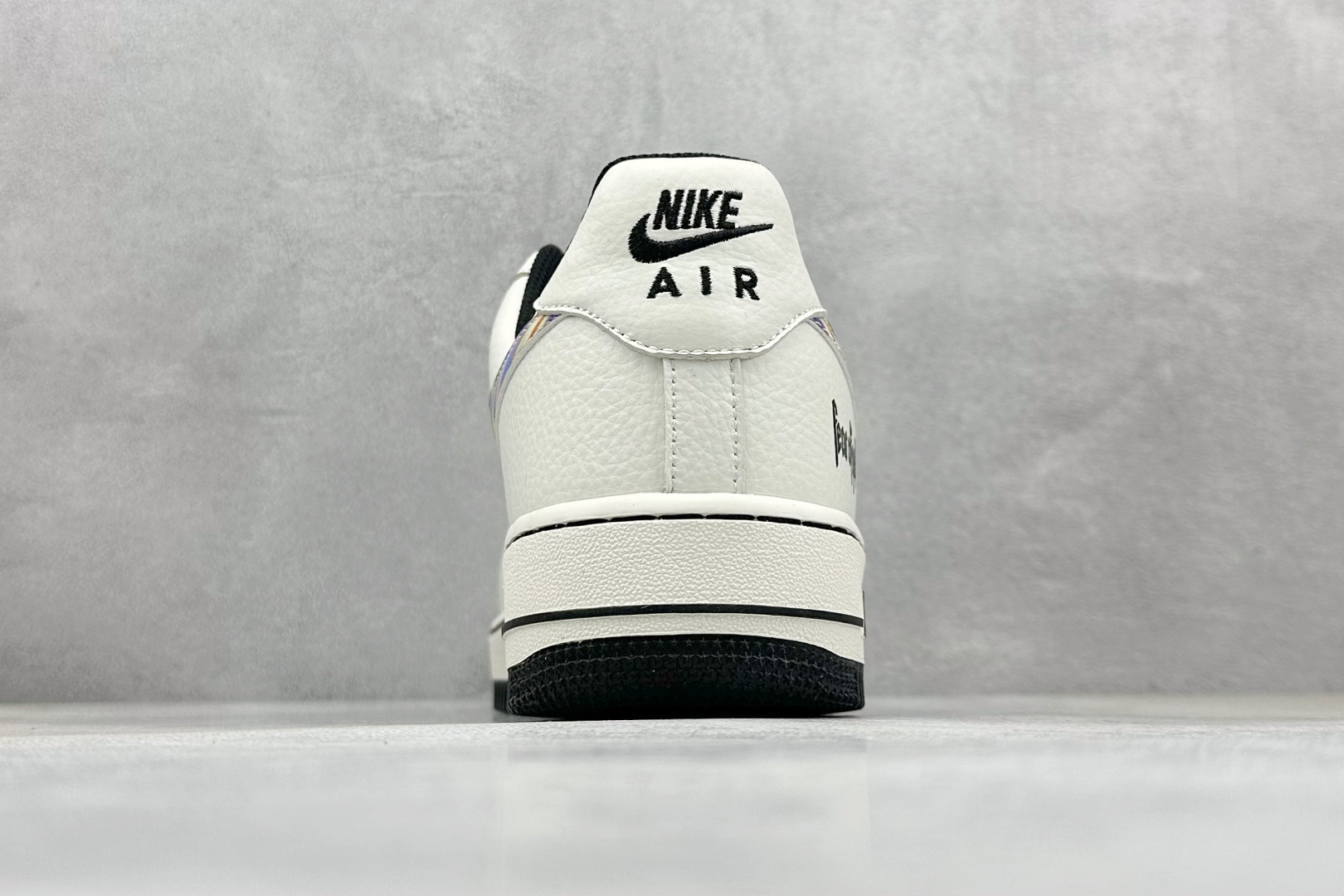 耐克FOD x Nike Air Force 1'07 Low纯原版本空军一号AF1白灰黑七彩镭射钩板鞋 莆田耐克货源 货号：LW9279-011