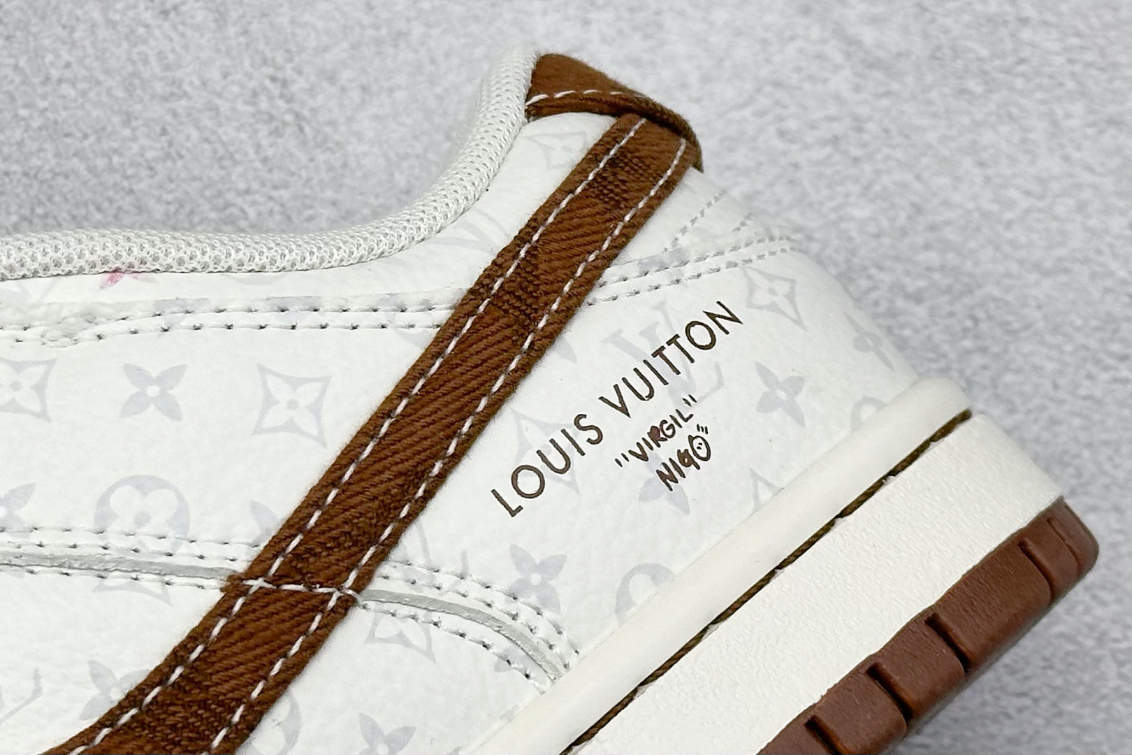 耐克Louis Vuitton x Nike SB Dunk Low纯原版本路易威登联名SB Dunk咖啡牛仔LV板鞋 莆田耐克代理 货号：SC9772-806