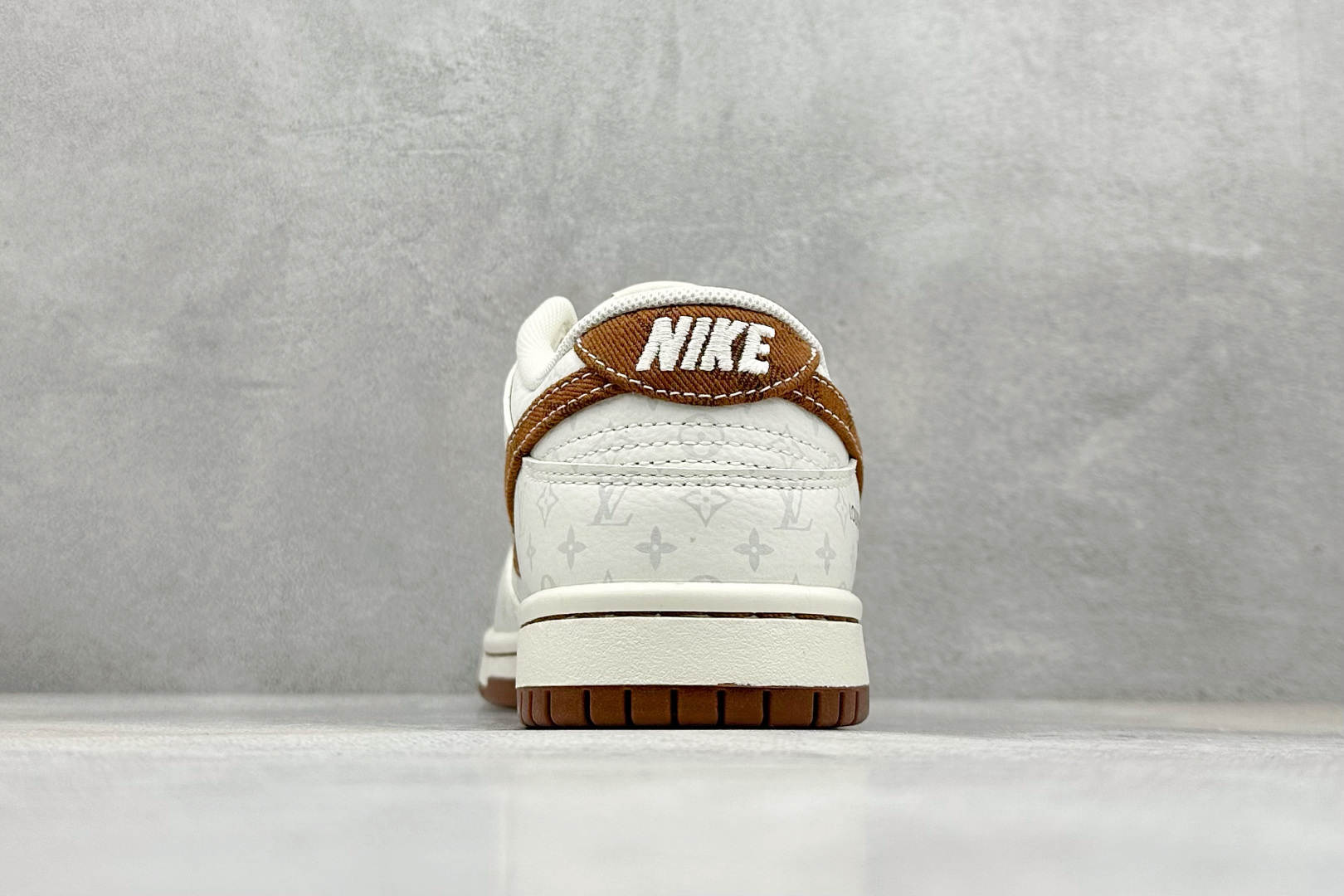 耐克Louis Vuitton x Nike SB Dunk Low纯原版本路易威登联名SB Dunk咖啡牛仔LV板鞋 莆田耐克代理 货号：SC9772-806