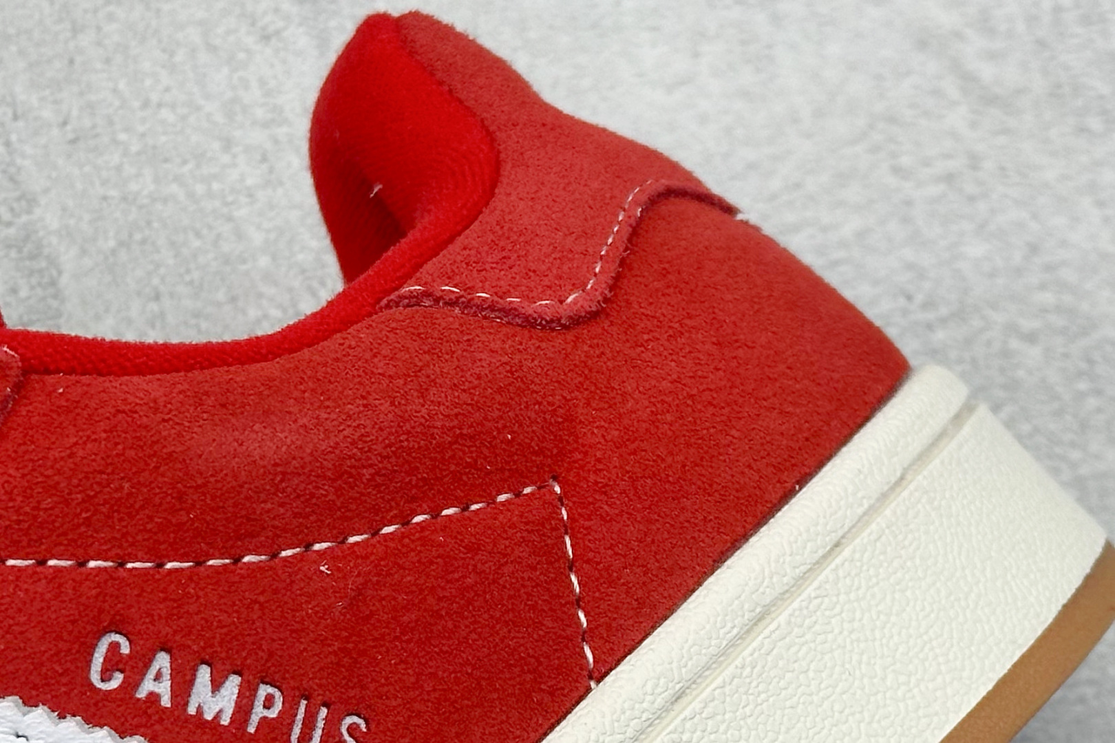 阿迪达斯adidas Originals Campus 00s纯原版本红白色面包鞋运动板鞋 莆田阿迪达斯货源 货号：H03474