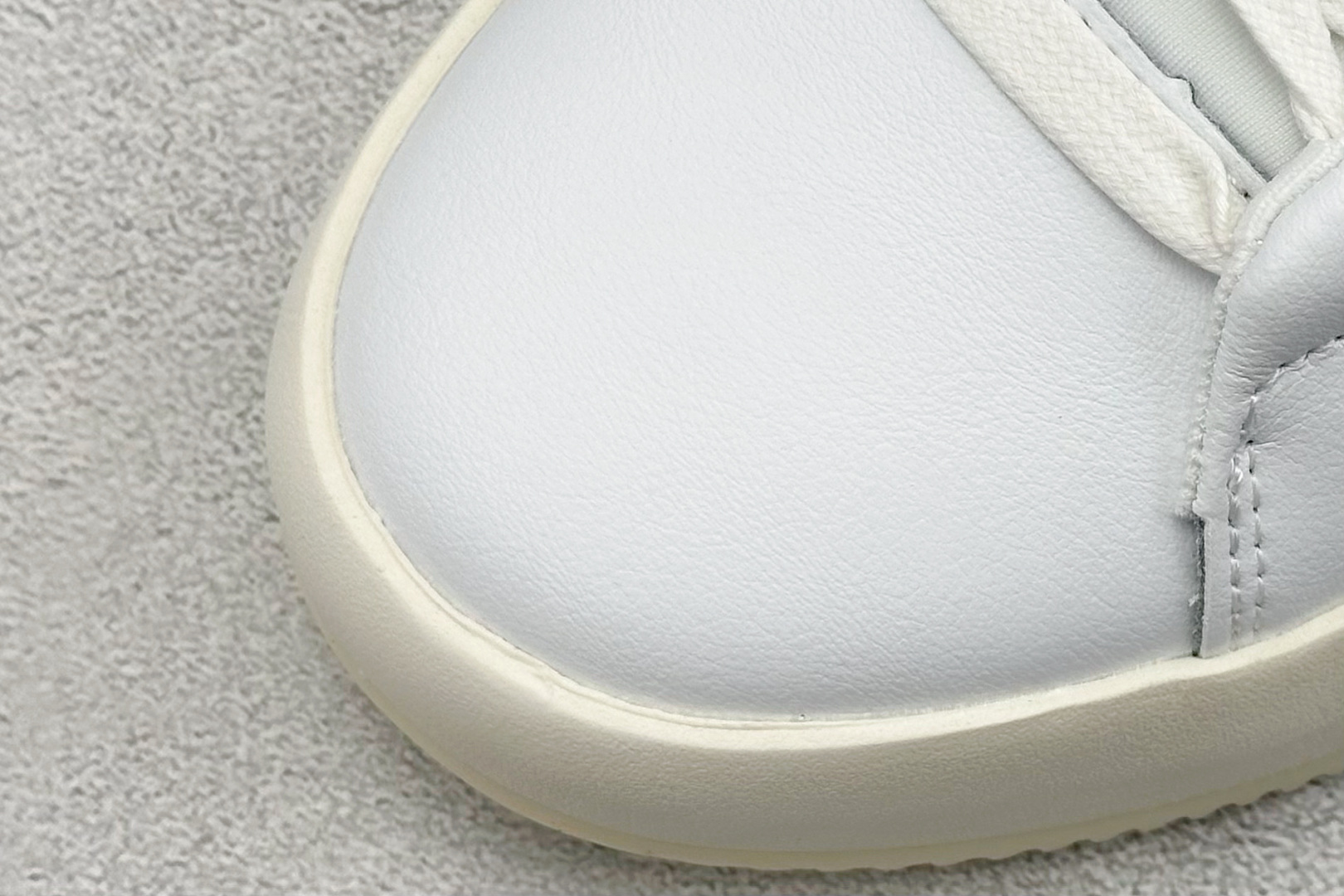 阿迪达斯Adidas Labcourt 百搭休闲轻松舒适耐磨透气低帮板鞋信息资讯大全 货号：JQ2300
