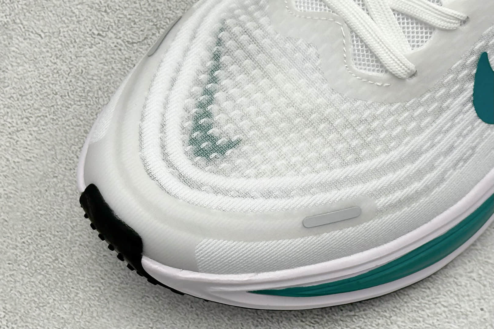 耐克Nike Air Zoom Vomero Plus纯原版本白绿色减震透气跑鞋 莆田耐克代理 货号:HV8154-100