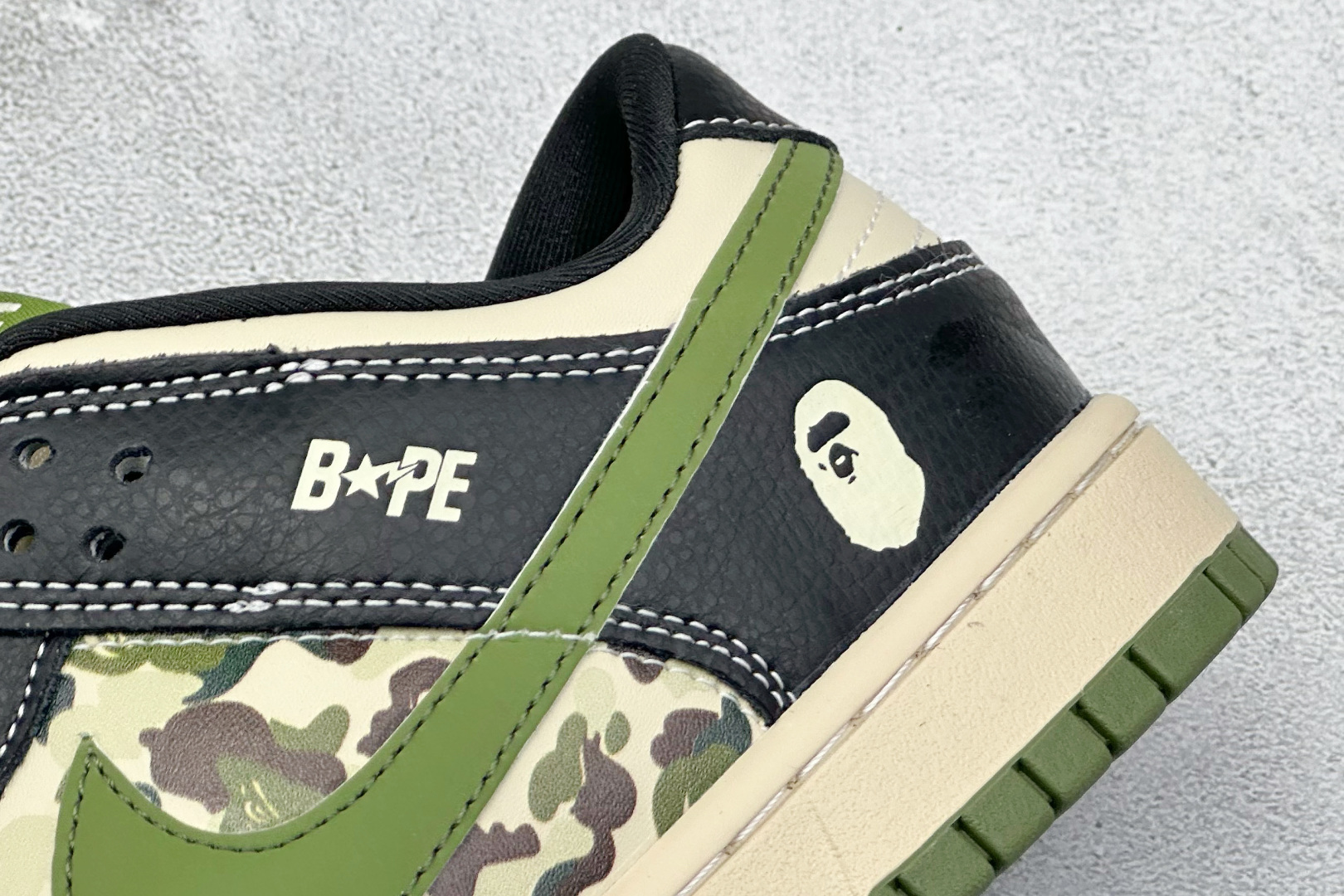 耐克Nike SB Dunk Low纯原版本猿人头联名SB Dunk 迷彩绿勾低帮板鞋 莆田耐克档口 货号:SJ8888-003