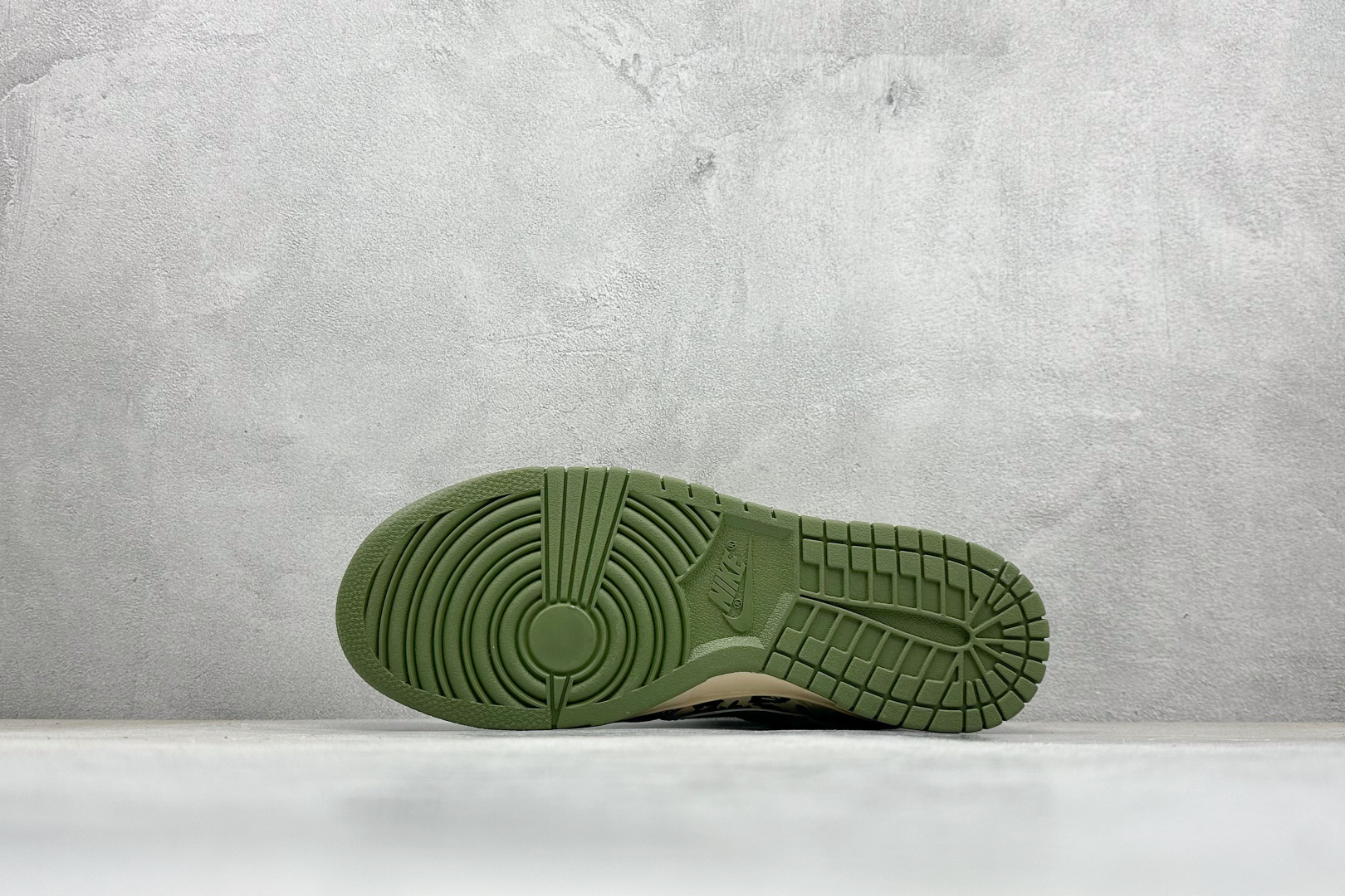 耐克Nike SB Dunk Low纯原版本猿人头联名SB Dunk 迷彩绿勾低帮板鞋 莆田耐克档口 货号:SJ8888-003