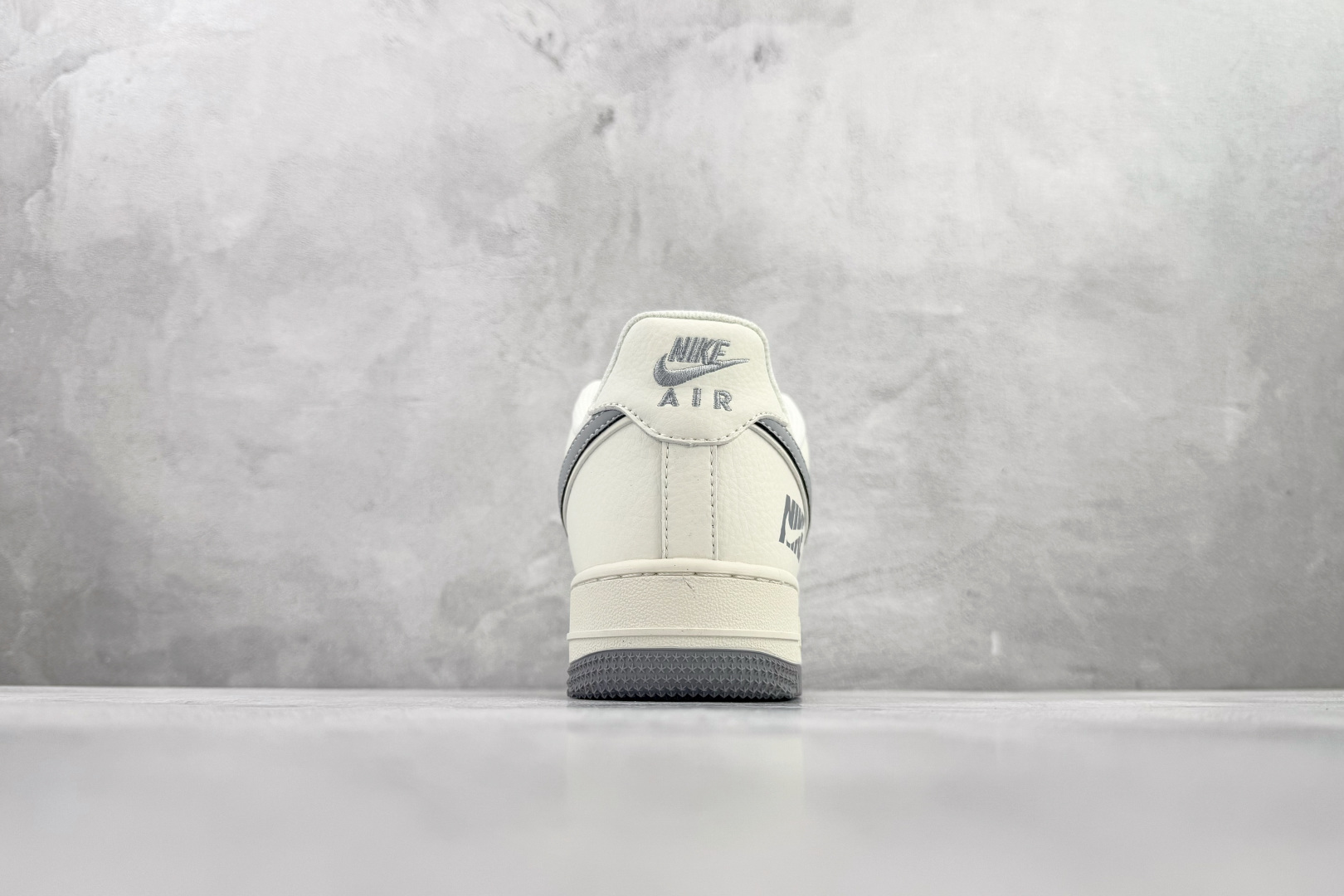 耐克Nike Air Force 1'07 Low纯原版本空军一号AF1米白灰标低帮板鞋 莆田耐克货源 货号：CS5288-042